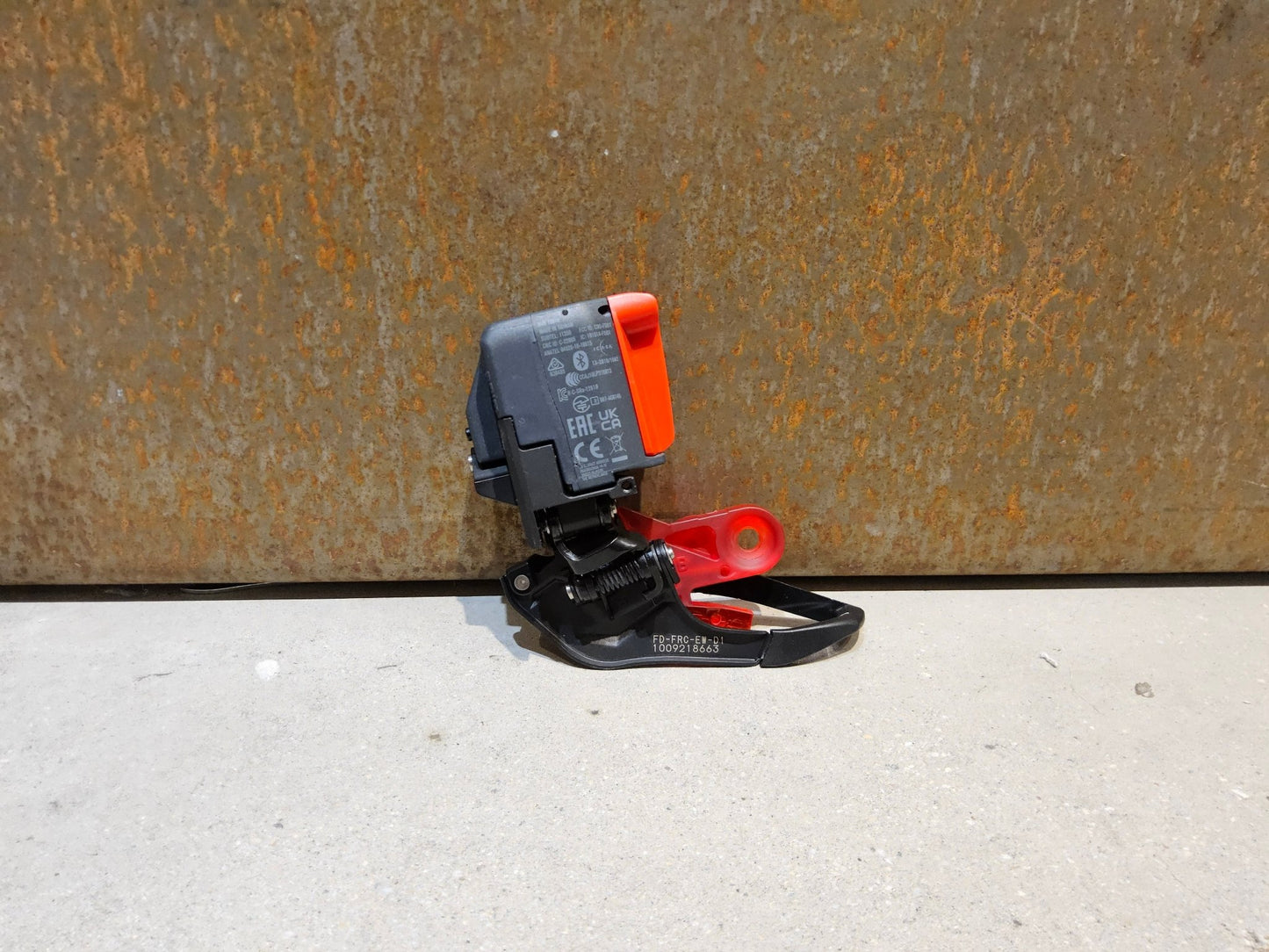 Schaltungsteile von Sram, SRAM FORCE ETAP AXS WIDE UMWERFER D1 12 FACH vor USEDBIKES - OB.DE Hintergrund