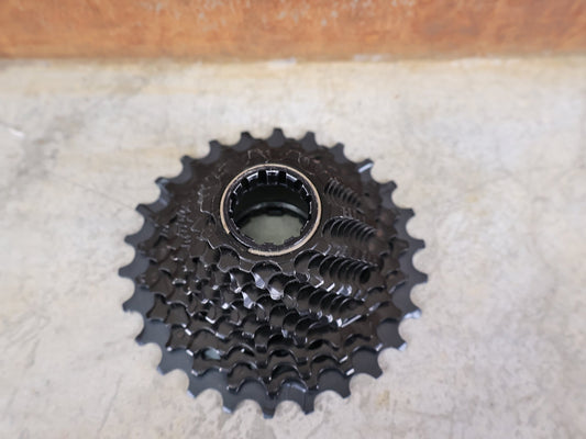 Kassette & Zahnkränze von Sram, SRAM FORCE XG - 1270 KASSETTE – 12 - FACH / 10–26T vor USEDBIKES - OB.DE Hintergrund