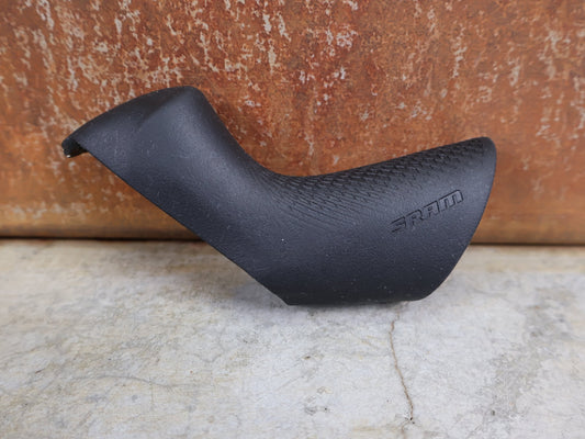 Zubehör von Sram, SRAM GRIFFGUMMI / HOODS FÜR RED & FORCE eTap AXS HRD – EINZELN (LINKS ODER RECHTS) vor USEDBIKES - OB.DE Hintergrund