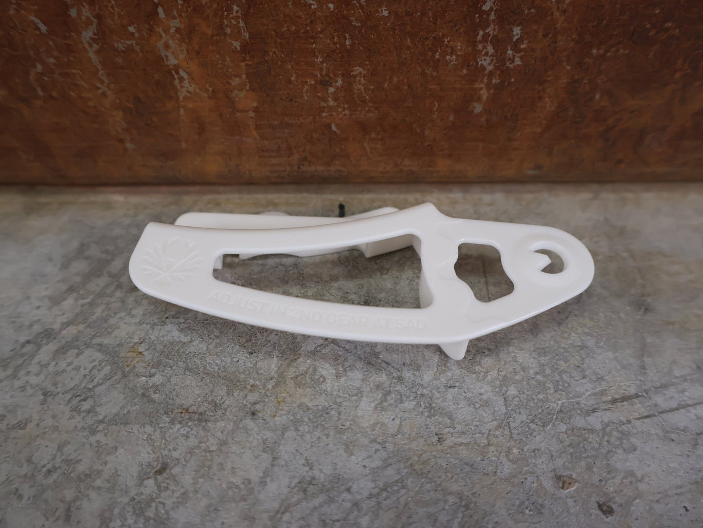 Schaltungsteile von Sram, SRAM GX EAGLE / 12 - FACH MTB SCHALTWERK / TYPE 3.0 / LUNAR / 52 Z / 300 G vor USEDBIKES - OB.DE Hintergrund