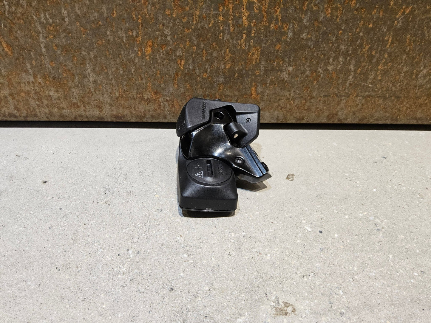 Schaltungsteile von Sram, SRAM GX EAGLE AXS CONTROLLER SCHALTHEBEL 12 FACH vor USEDBIKES - OB.DE Hintergrund