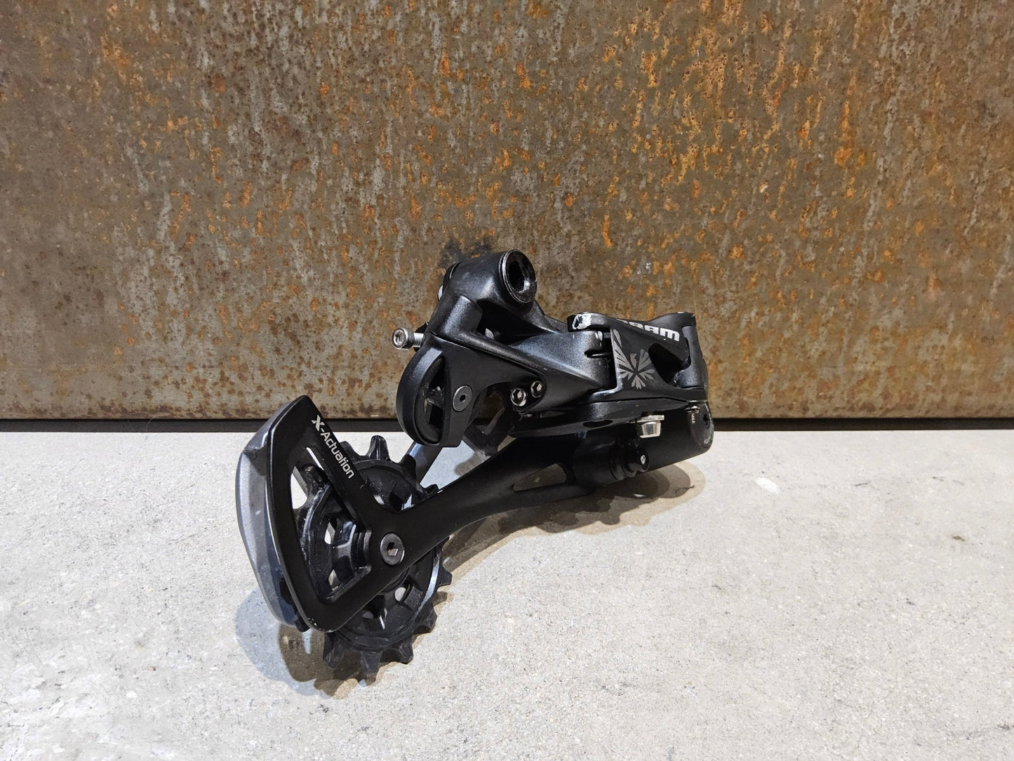 Schaltungsteile von Sram, SRAM GX EAGLE SCHALTWERK 12 FACH / MAX. 50 ZÄHNE vor USEDBIKES - OB.DE Hintergrund