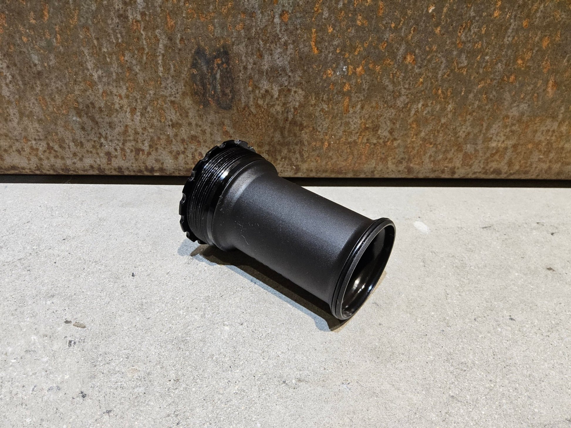 Innenlager von Sram, SRAM INNENLAGER DUB T47 / 85.5MM vor USEDBIKES - OB.DE Hintergrund