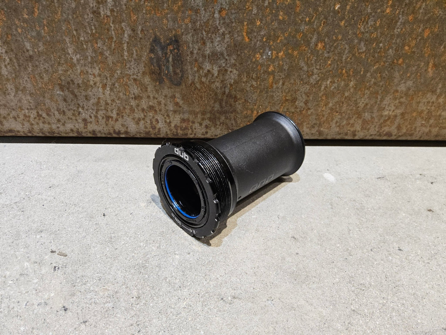 Innenlager von Sram, SRAM INNENLAGER DUB T47 / 85.5MM vor USEDBIKES - OB.DE Hintergrund