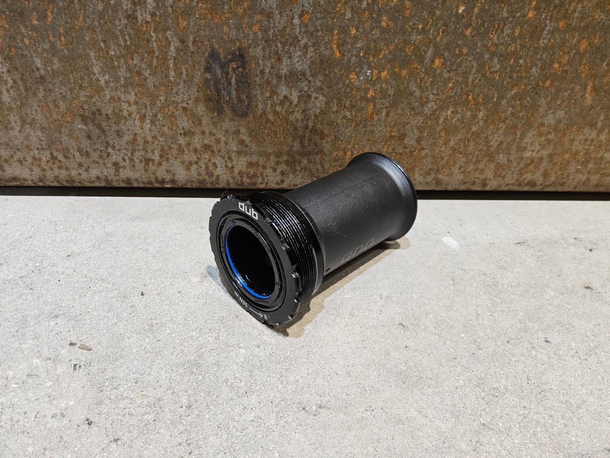 Innenlager von Sram, SRAM INNENLAGER DUB T47 / 85.5MM vor USEDBIKES - OB.DE Hintergrund