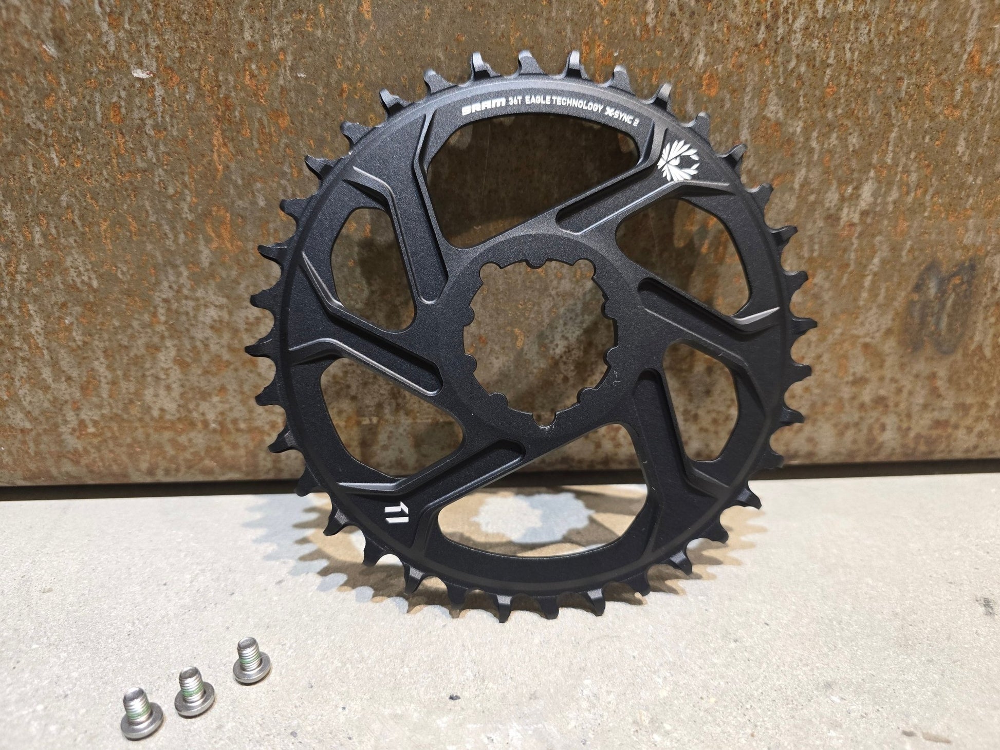 Kettenblatt von Sram, SRAM KETTENBLATT X - SYNC 2 XX1 EAGLE 3 BOLT DIRECT MOUNT 30T / 32T / 34T / 36T in variant_title vor USEDBIKES - OB.DE Hintergrund