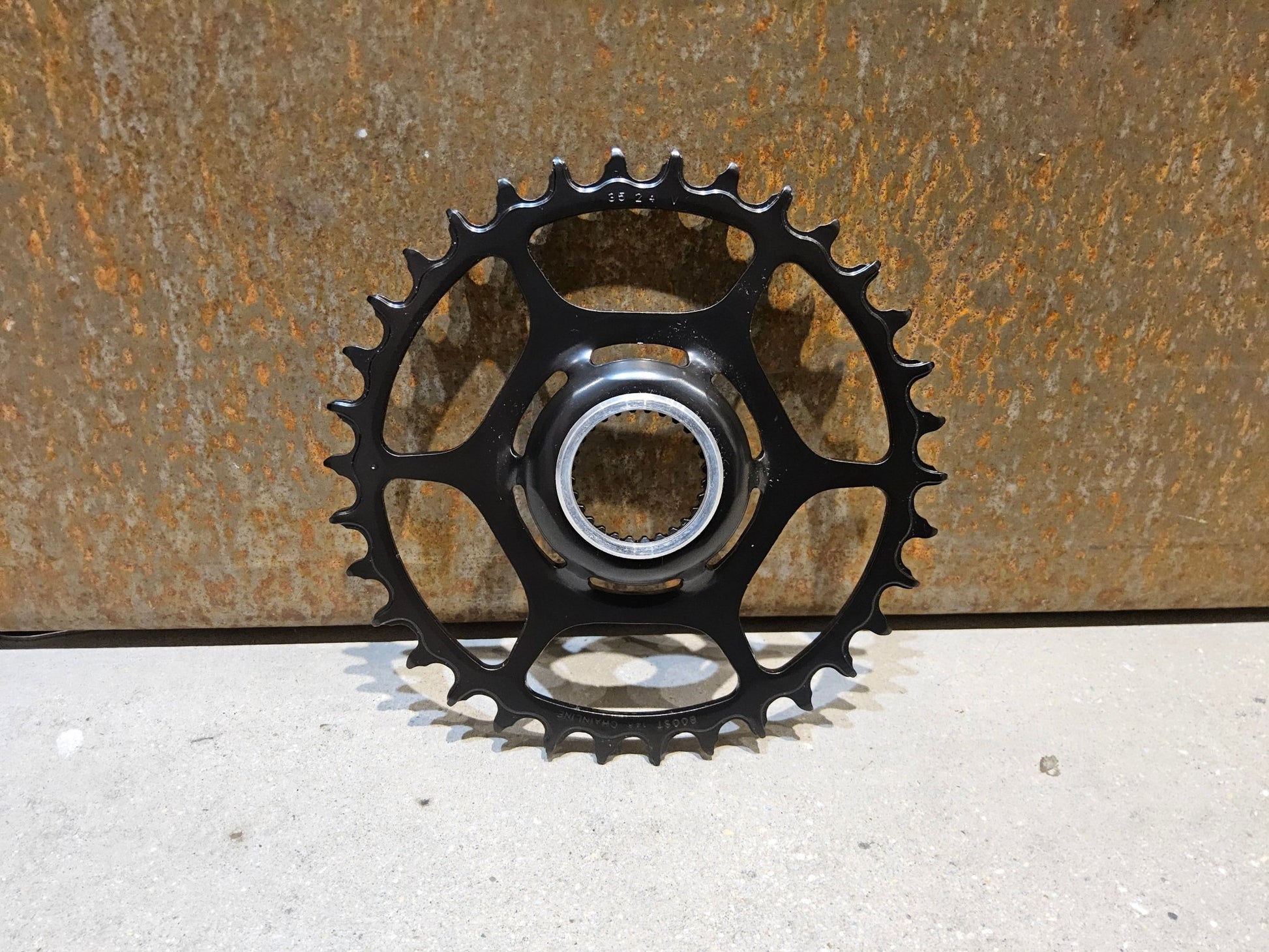 Kettenblatt von Sram, SRAM KETTENBLATT X - SYNC E - MTB / BOOST / 34 ZÄHNE vor USEDBIKES - OB.DE Hintergrund