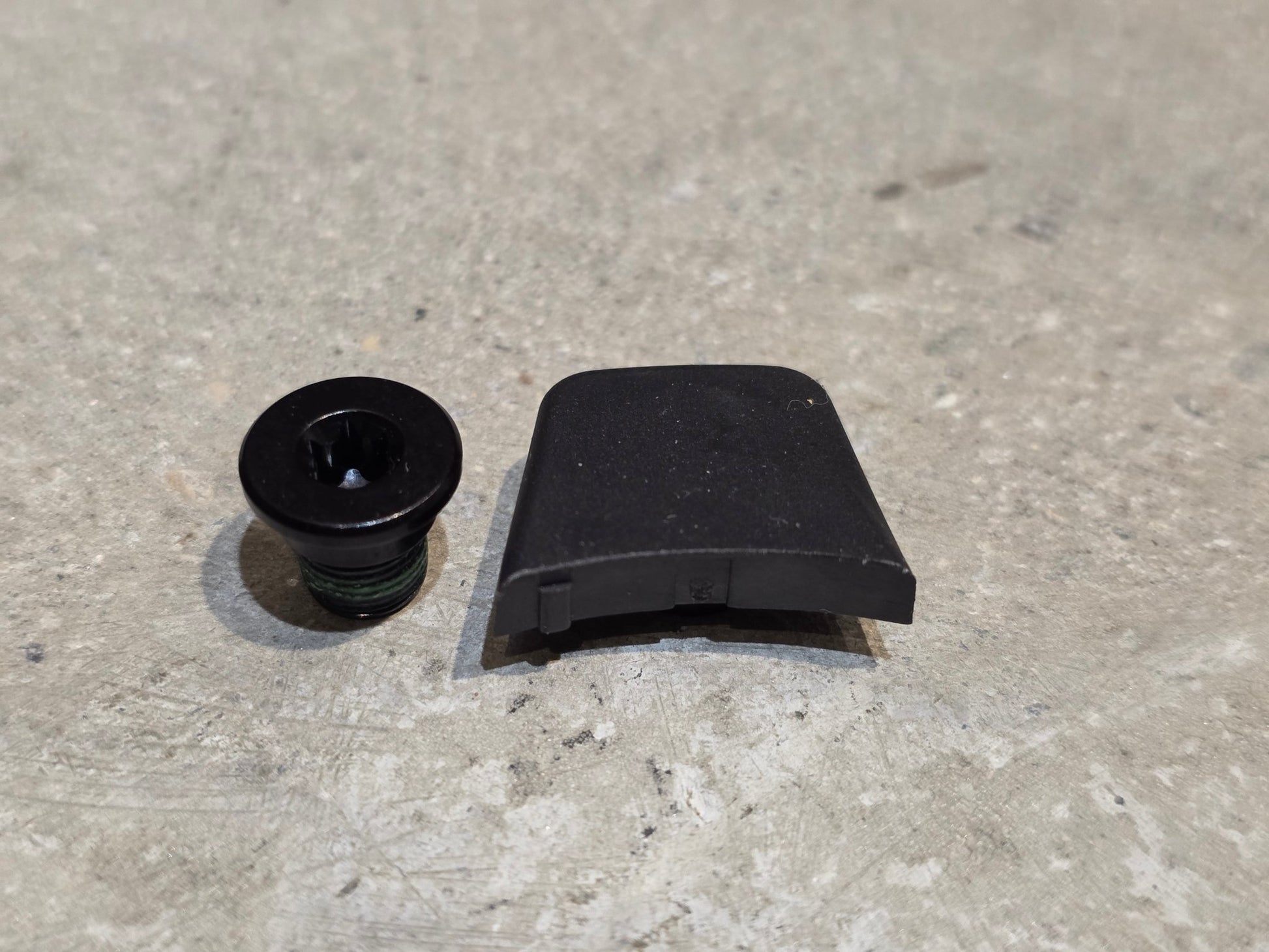 Kettenblatt von Sram, SRAM KETTENBLATTSCHRAUBEN FÜR FORCE / RED KURBELN / 1 - FACH vor USEDBIKES - OB.DE Hintergrund