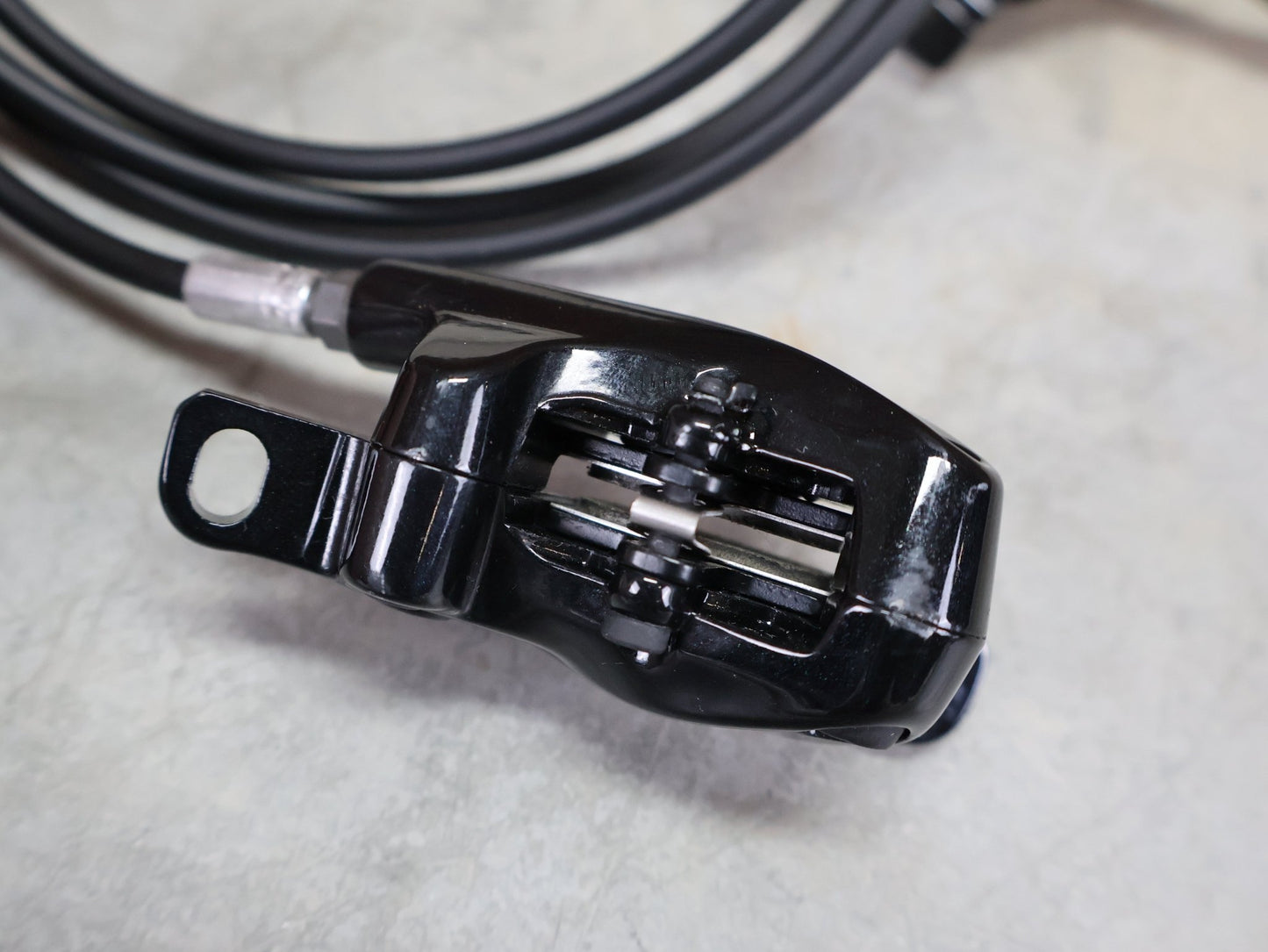 Bremse von Sram, SRAM LEVEL TL BREMSSET VORNE U. HINTEN SCHWARZ vor USEDBIKES - OB.DE Hintergrund