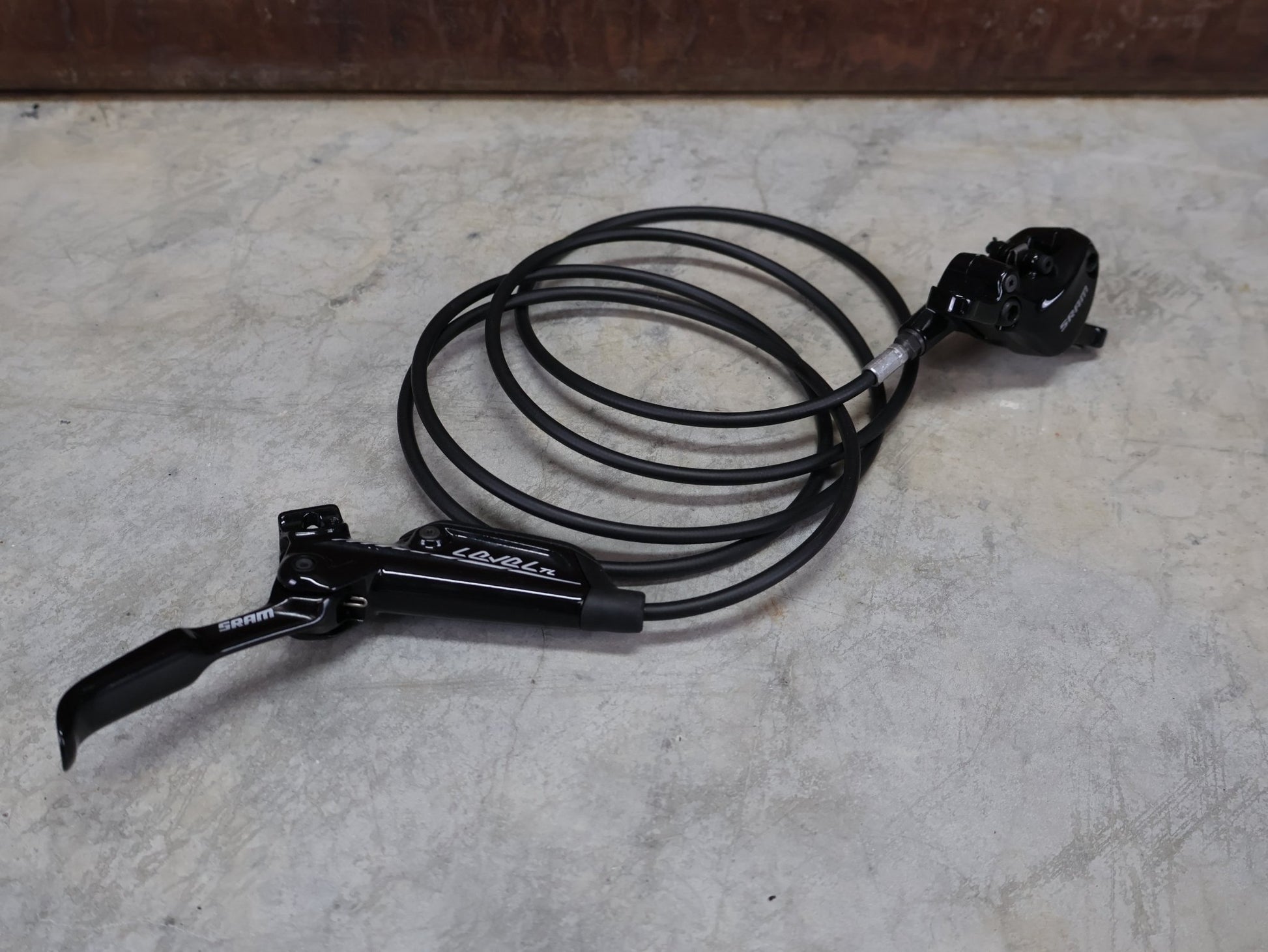 Bremse von Sram, SRAM LEVEL TL BREMSSET VORNE U. HINTEN SCHWARZ vor USEDBIKES - OB.DE Hintergrund