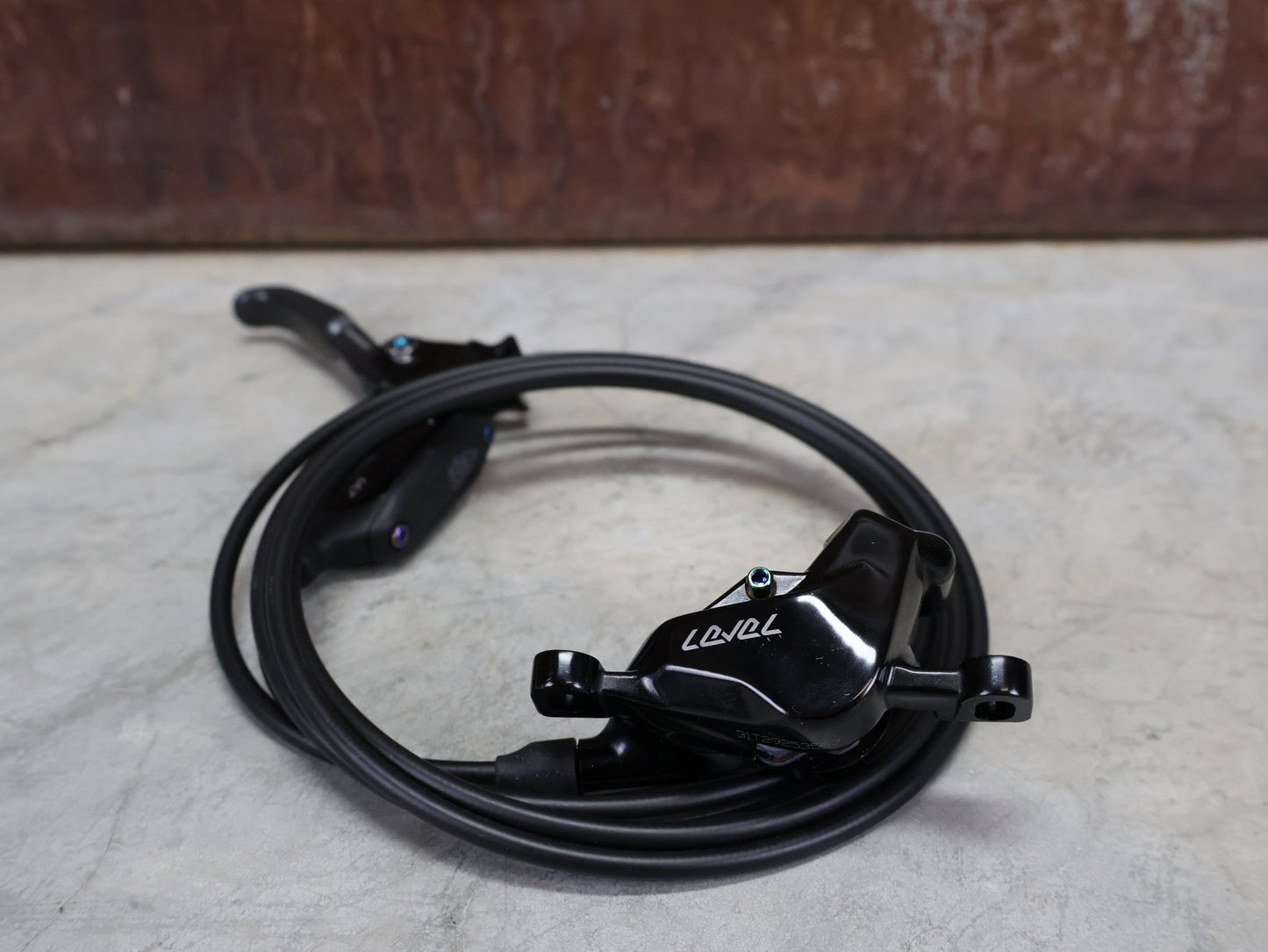 Bremse von Sram, SRAM LEVEL ULTIMATE BREMSSET VORNE U. HINTEN SCHWARZ / RAINBOW vor USEDBIKES - OB.DE Hintergrund