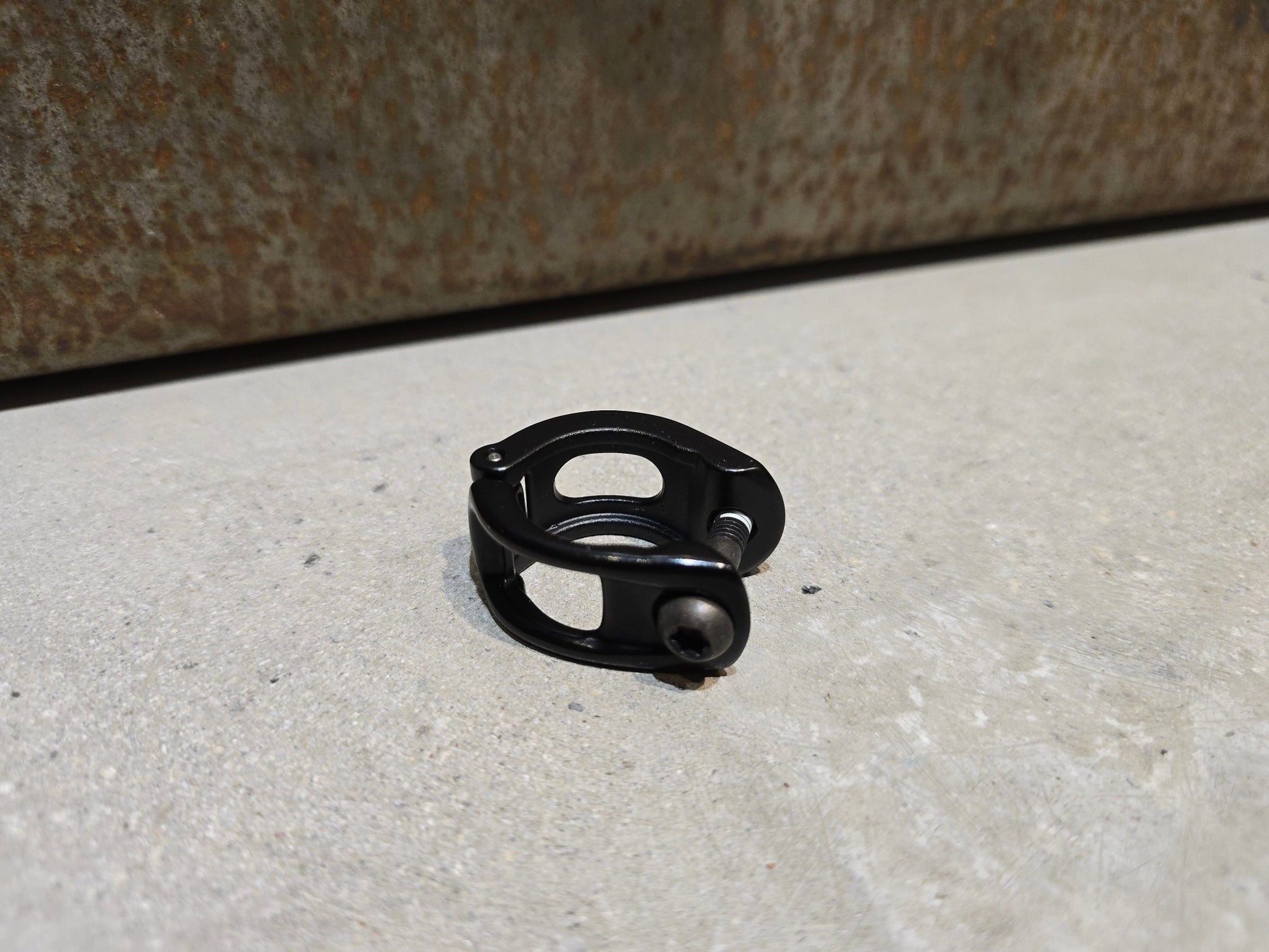 Zubehör von Sram, SRAM MATCHMAKER MMX / BLACK BOLT in variant_title vor USEDBIKES - OB.DE Hintergrund