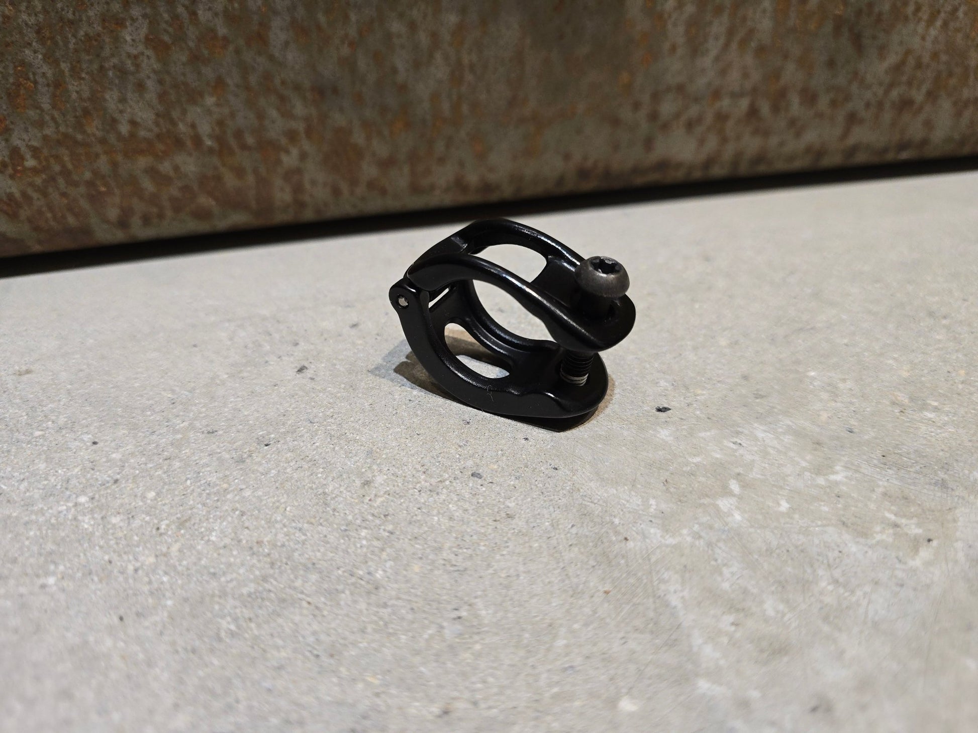 Zubehör von Sram, SRAM MATCHMAKER MMX / BLACK BOLT in variant_title vor USEDBIKES - OB.DE Hintergrund