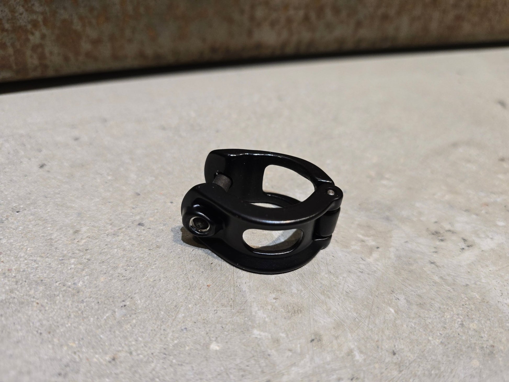 Zubehör von Sram, SRAM MATCHMAKER MMX / BLACK BOLT in variant_title vor USEDBIKES - OB.DE Hintergrund