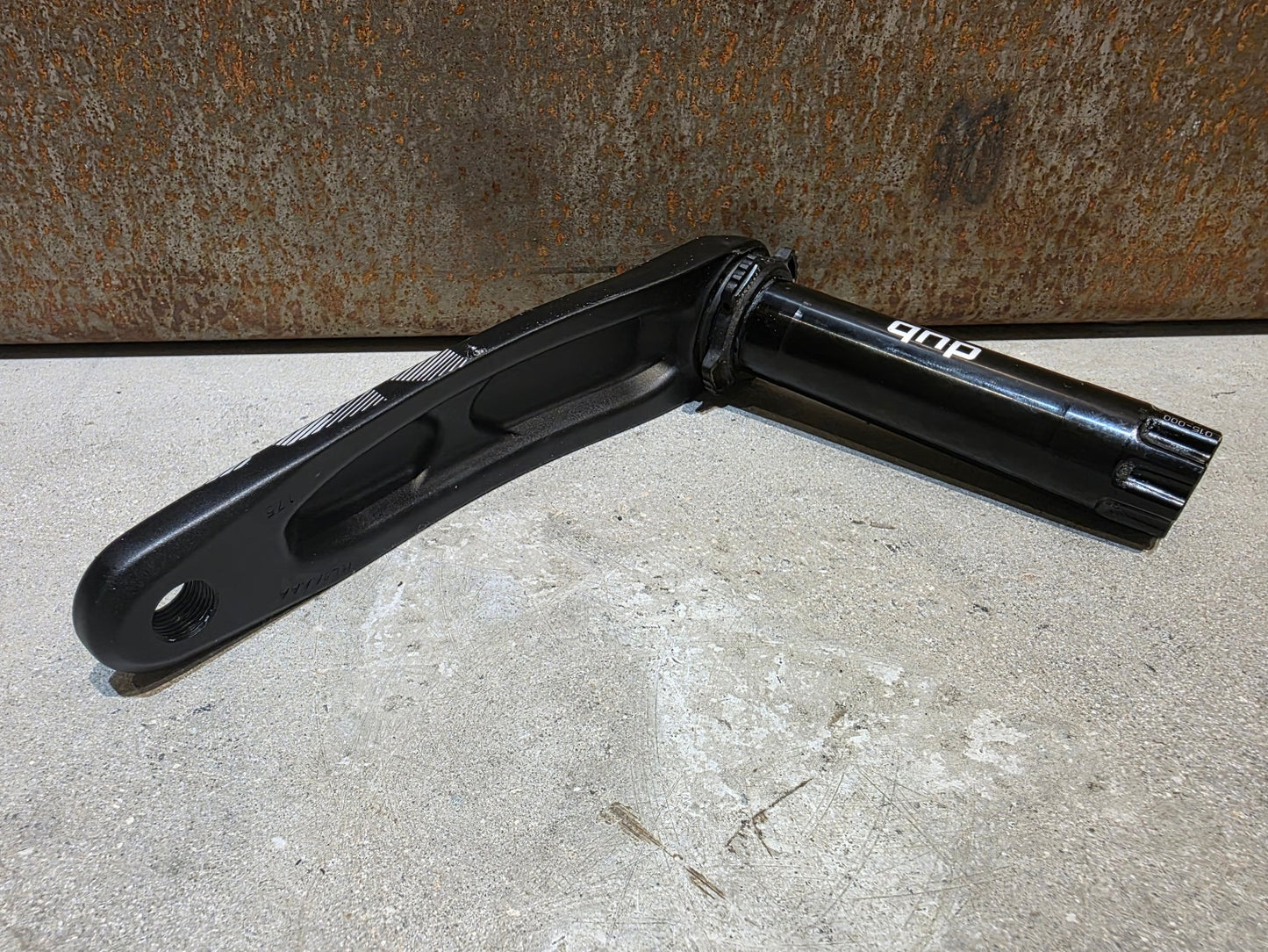 Kurbel von Sram, SRAM NX KURBEL EAGLE DUB / BOOST / 32 ZÄHNE / 175MM vor USEDBIKES - OB.DE Hintergrund