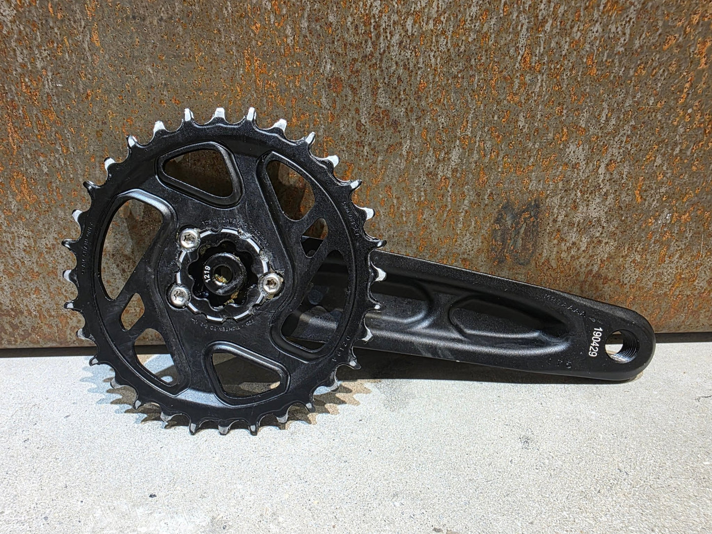 Kurbel von Sram, SRAM NX KURBEL EAGLE DUB / BOOST / 32 ZÄHNE / 175MM vor USEDBIKES - OB.DE Hintergrund