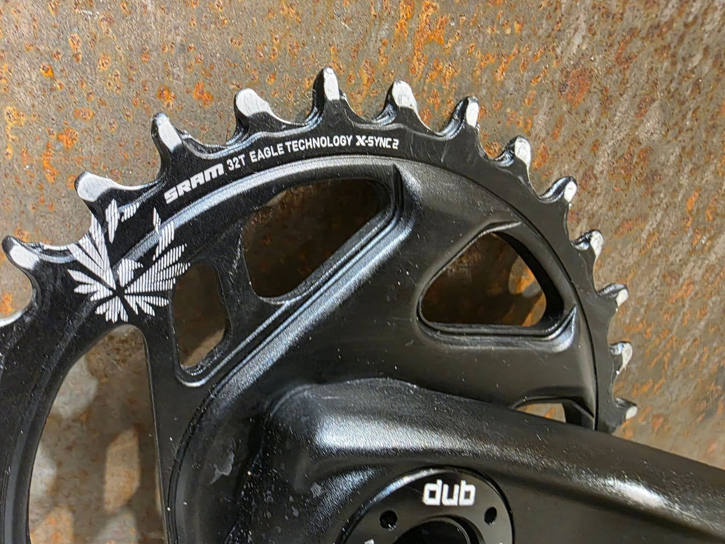 Kurbel von Sram, SRAM NX KURBEL EAGLE DUB / BOOST / 32 ZÄHNE / 175MM vor USEDBIKES - OB.DE Hintergrund