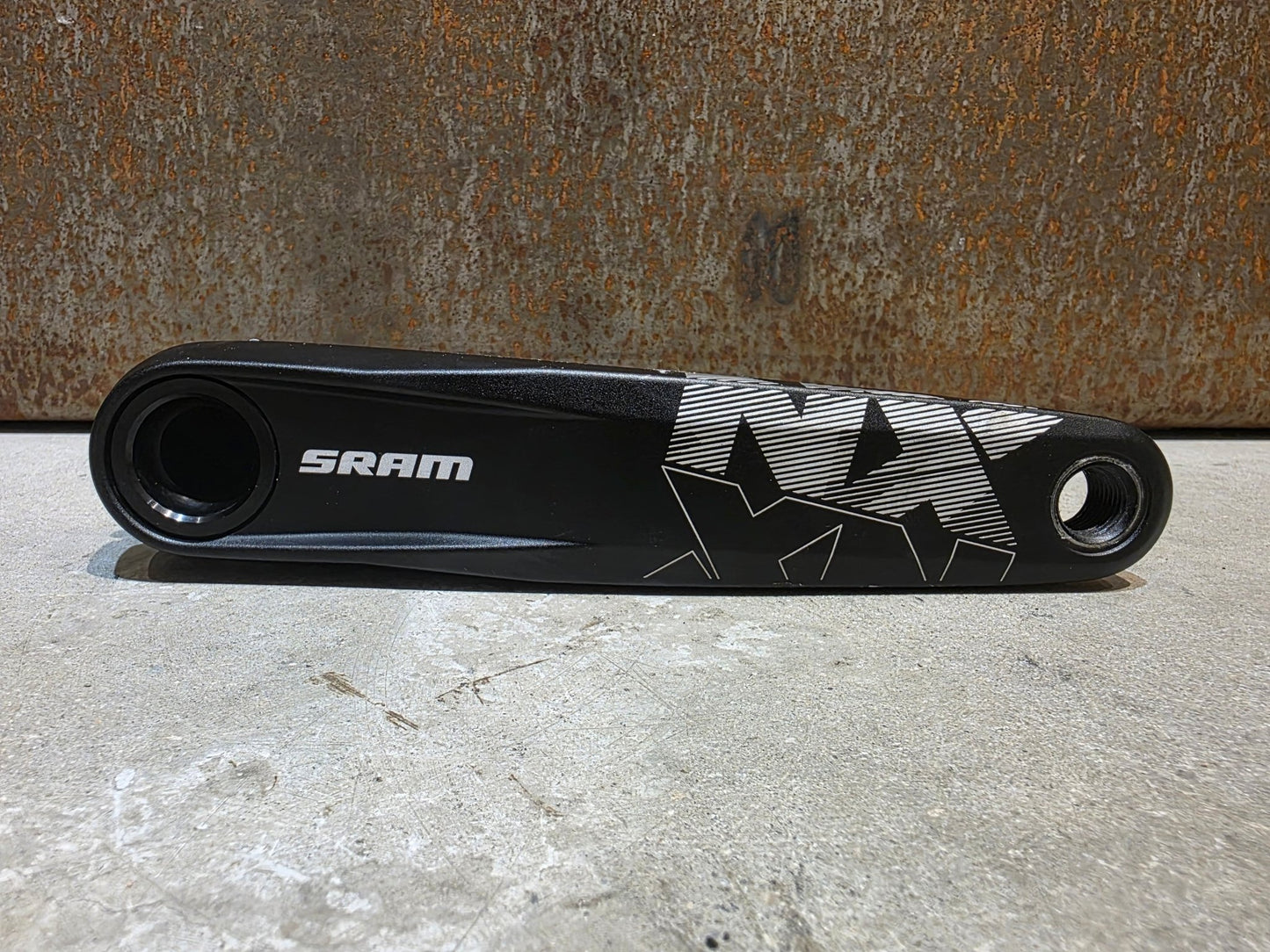 Kurbel von Sram, SRAM NX KURBEL EAGLE DUB / BOOST / 32 ZÄHNE / 175MM vor USEDBIKES - OB.DE Hintergrund