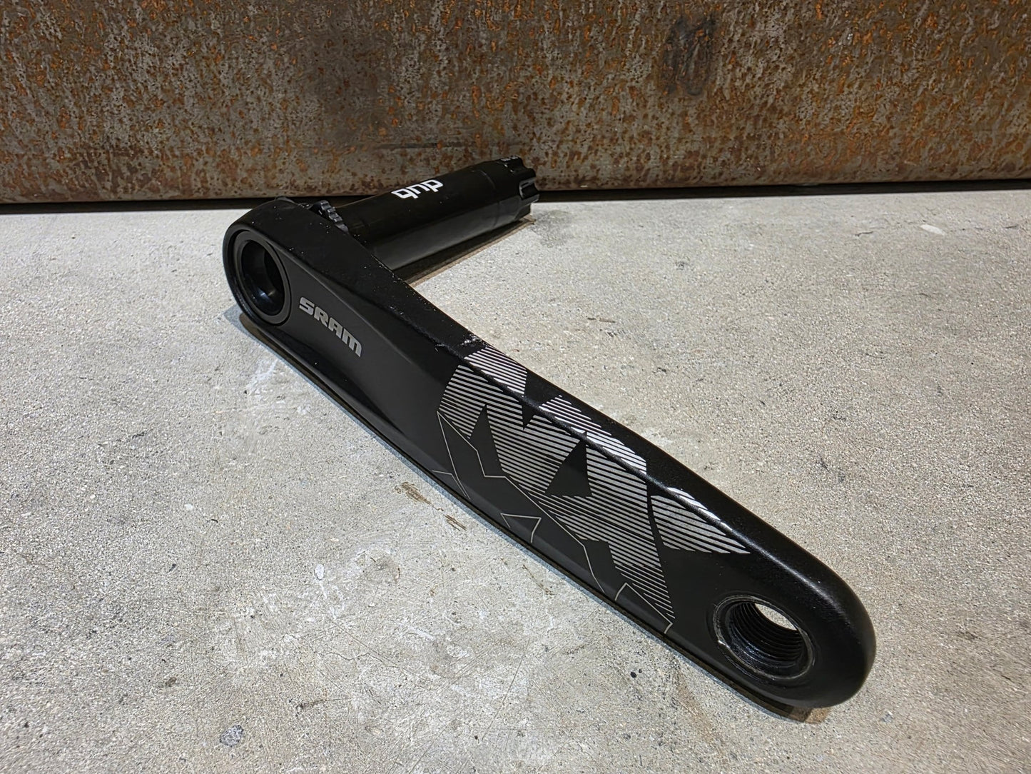Kurbel von Sram, SRAM NX KURBEL EAGLE DUB / BOOST / 32 ZÄHNE / 175MM vor USEDBIKES - OB.DE Hintergrund