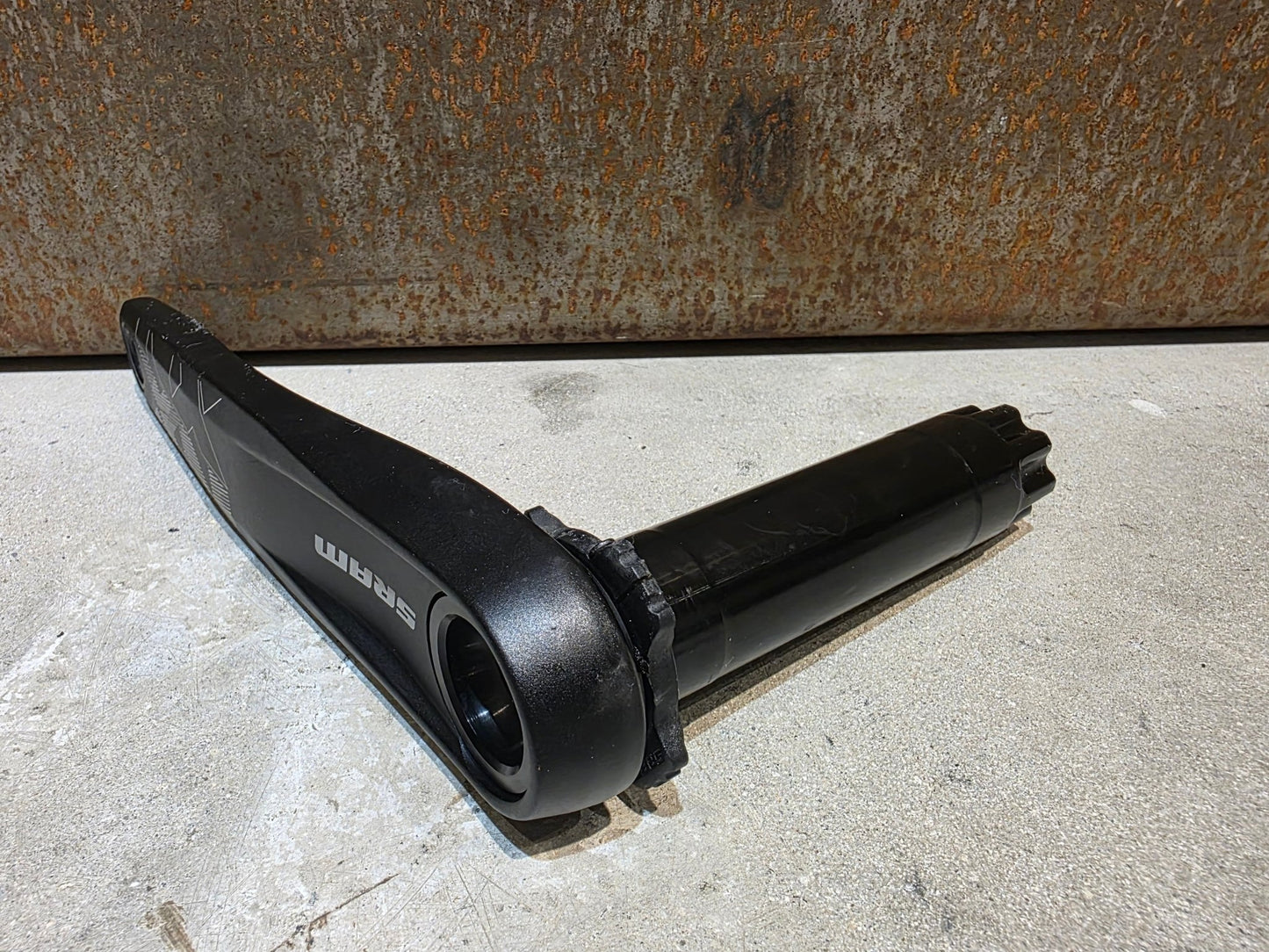 Kurbel von Sram, SRAM NX KURBEL EAGLE DUB / BOOST / 32 ZÄHNE / 175MM vor USEDBIKES - OB.DE Hintergrund