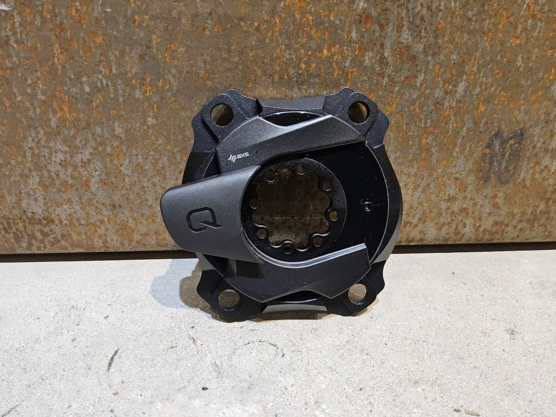 Powermeter von Sram, SRAM POWERMETER 8 - BOLT AXS SPIDER 107 BCD vor USEDBIKES - OB.DE Hintergrund