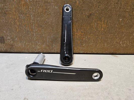 Kurbel von Sram, SRAM RED AXS E1 KURBELARME DUB 8 - BOLT 175MM vor USEDBIKES - OB.DE Hintergrund