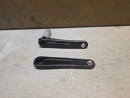 Kurbel von Sram, SRAM RED AXS E1 KURBELARME DUB 8 - BOLT 175MM vor USEDBIKES - OB.DE Hintergrund