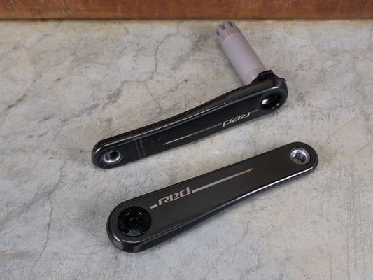 Kurbel von Sram, SRAM RED AXS E1 KURBELARME – DUB SL 28,99 MM / 8 - BOLT – 170 MM vor USEDBIKES - OB.DE Hintergrund