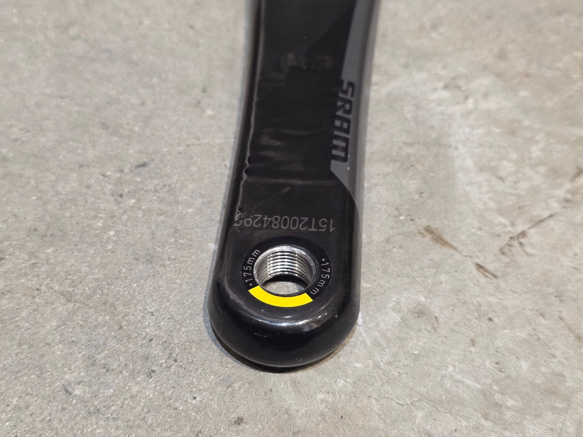 Kurbel von Sram, SRAM RED AXS KURBELARME D1 DUB 8 - BOLT / 175MM vor USEDBIKES - OB.DE Hintergrund