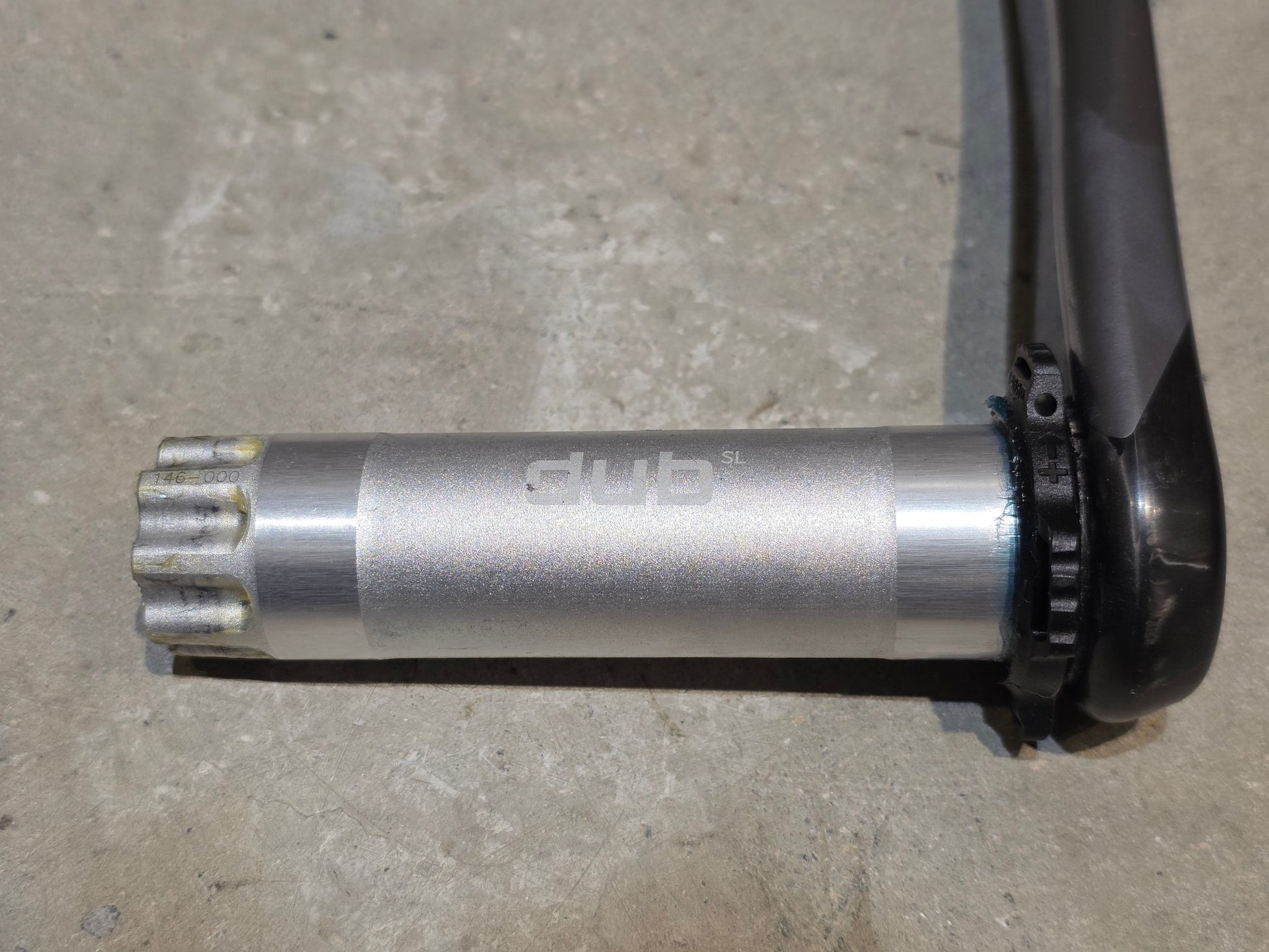 Kurbel von Sram, SRAM RED AXS KURBELARME D1 DUB 8 - BOLT / 175MM vor USEDBIKES - OB.DE Hintergrund