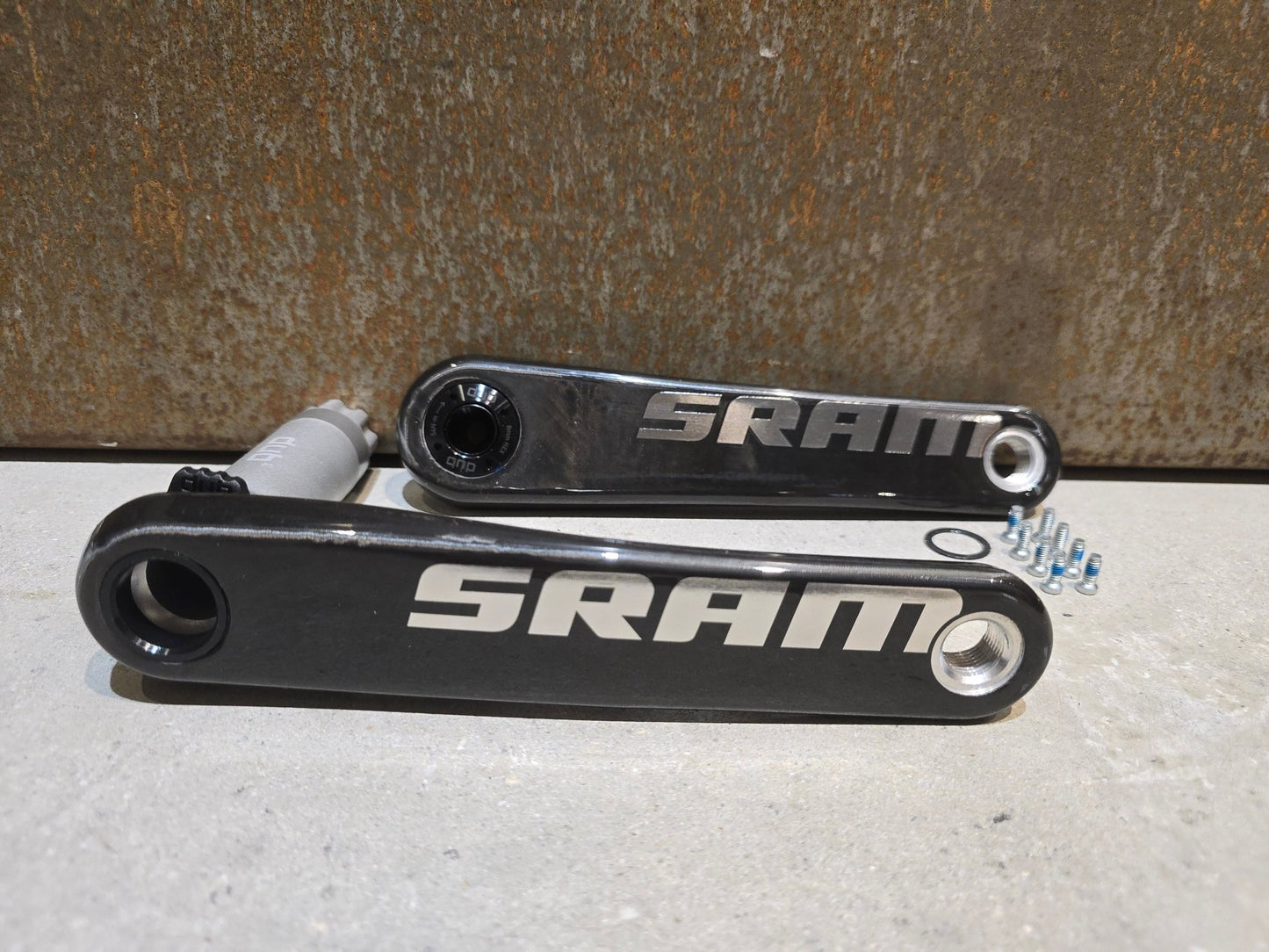 Kurbel von Sram, SRAM RED AXS KURBELARME E1 DUB 8 - BOLT / TEAM EDITION - RACE / 172,5 - 175MM in variant_title vor USEDBIKES - OB.DE Hintergrund