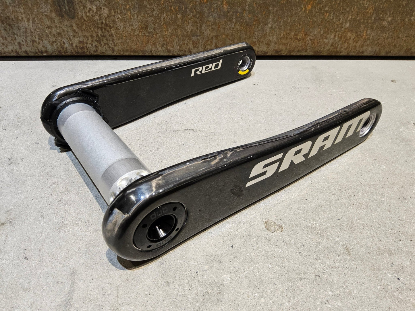 Kurbel von Sram, SRAM RED AXS KURBELARME E1 DUB 8 - BOLT / TEAM EDITION - RACE / 175MM vor USEDBIKES - OB.DE Hintergrund