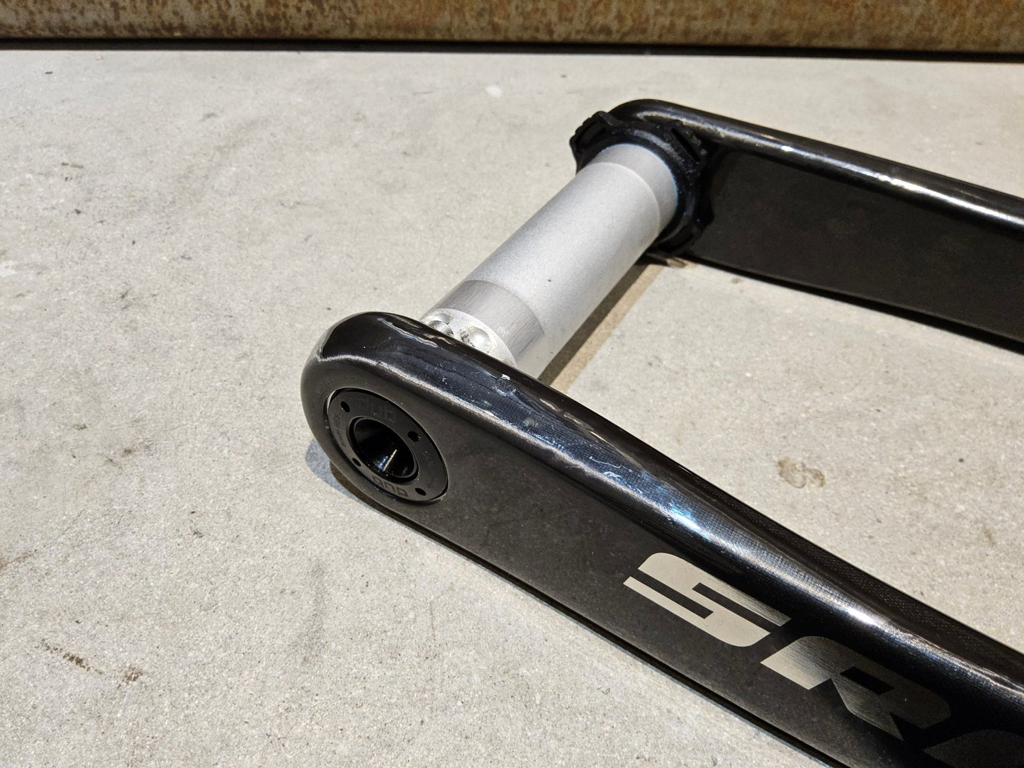 Kurbel von Sram, SRAM RED AXS KURBELARME E1 DUB 8 - BOLT / TEAM EDITION - RACE / 175MM vor USEDBIKES - OB.DE Hintergrund