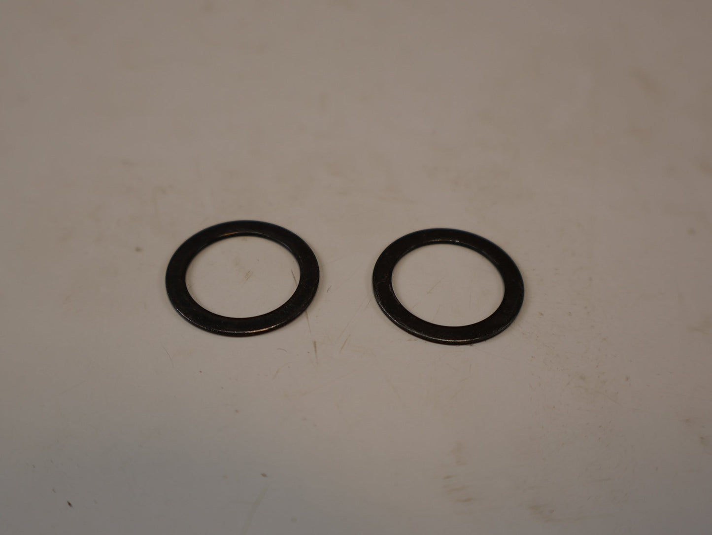 Kurbel von Sram, SRAM RED DUB KURBELARME E1 / 175MM / 8-BOLT / MODELL 2025 / 311G vor USEDBIKES-OB.DE Hintergrund