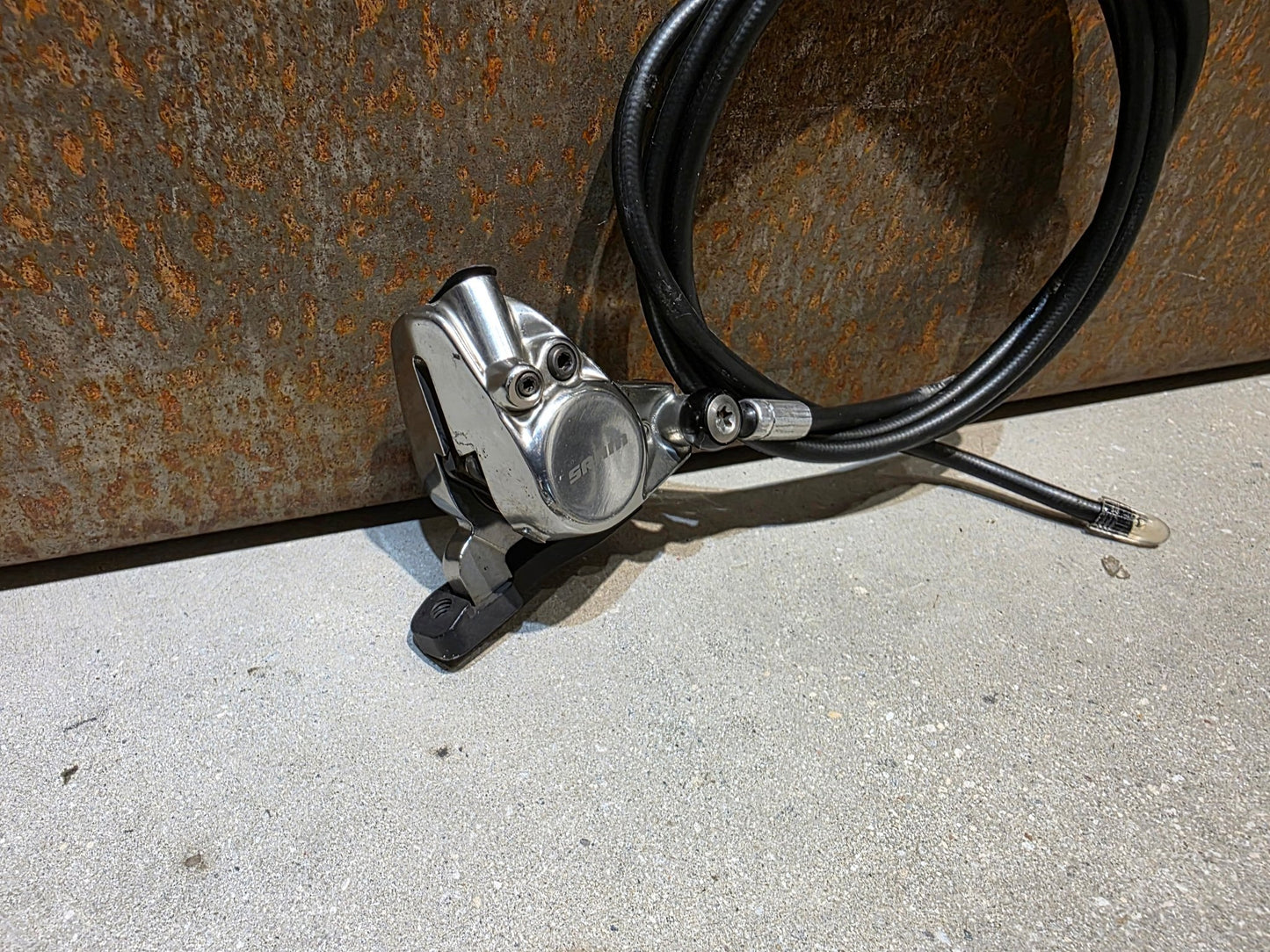 Brems - / Schalthebel von Sram, SRAM RED ETAP 11 FACH BREMS - / SCHALTHEBEL DISC vor USEDBIKES - OB.DE Hintergrund