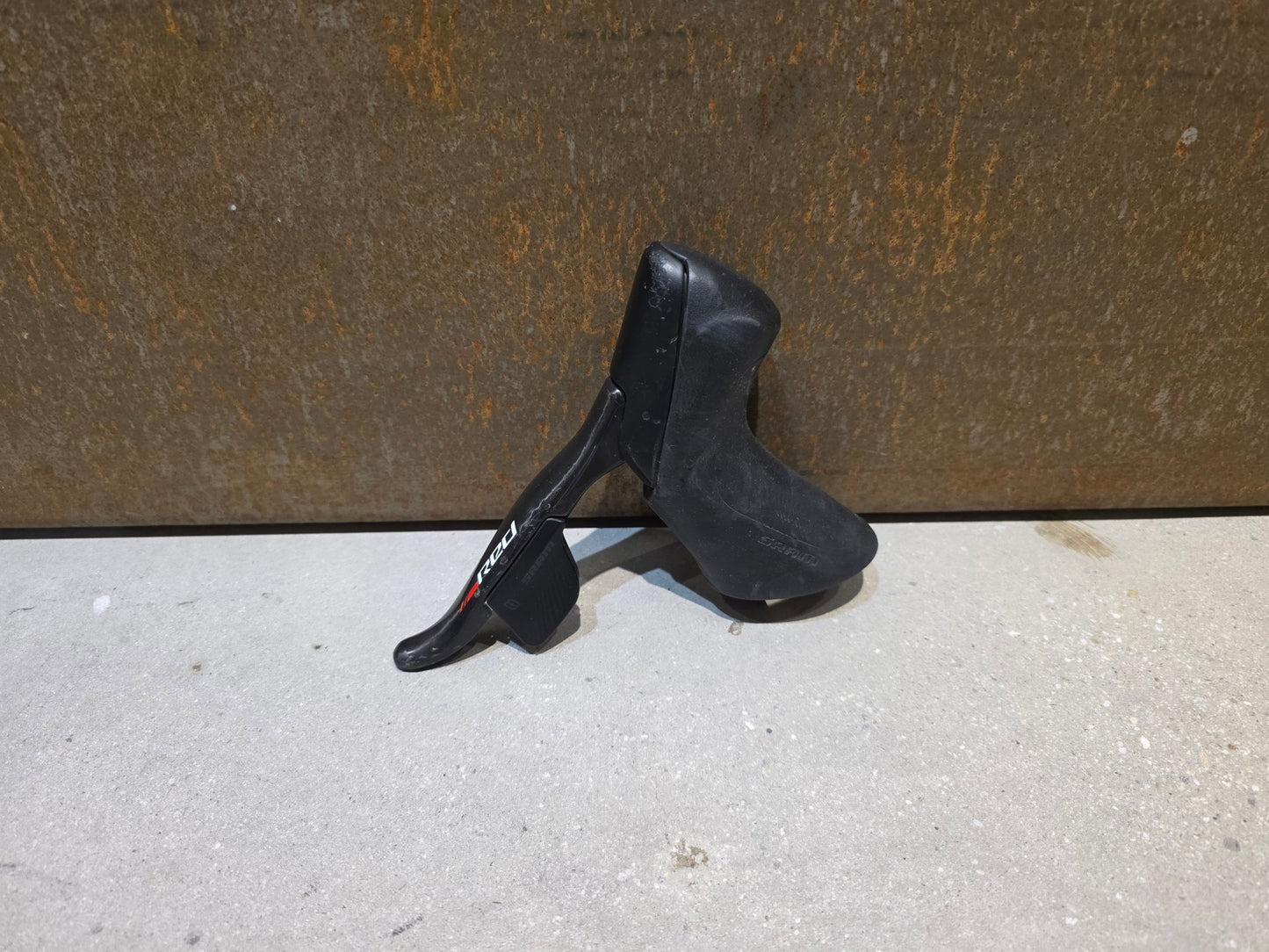 Brems - / Schalthebel von Sram, SRAM RED ETAP 11 FACH BREMS - / SCHALTHEBEL DISC vor USEDBIKES - OB.DE Hintergrund