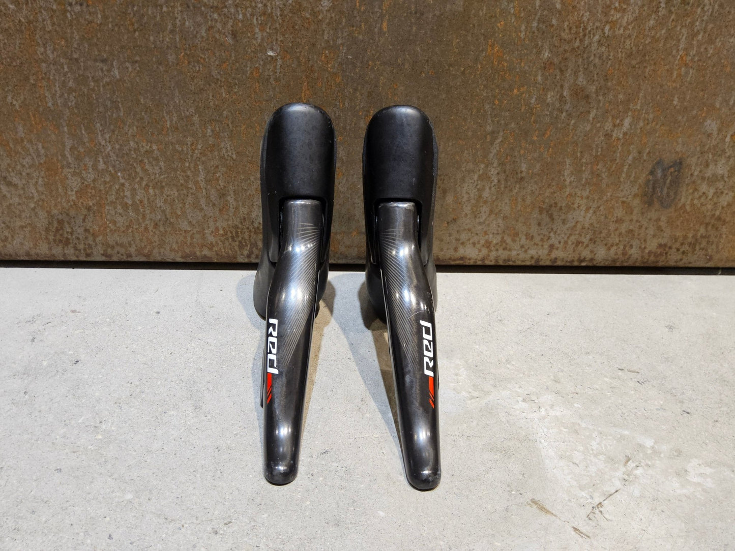 Brems - / Schalthebel von Sram, SRAM RED ETAP 11 FACH BREMS - / SCHALTHEBEL DISC vor USEDBIKES - OB.DE Hintergrund