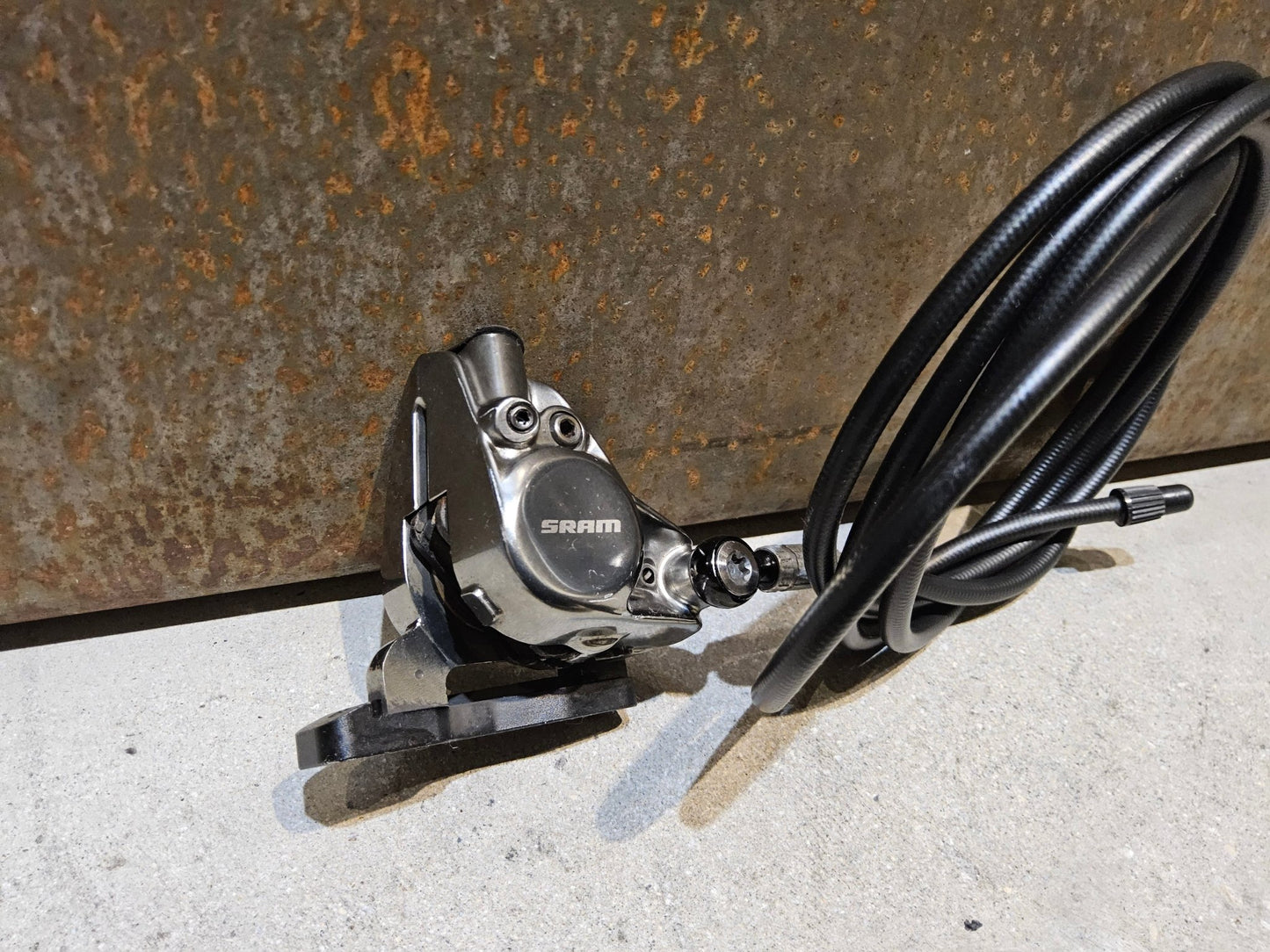 Brems - / Schalthebel von Sram, SRAM RED ETAP 11 FACH BREMS - / SCHALTHEBEL DISC vor USEDBIKES - OB.DE Hintergrund