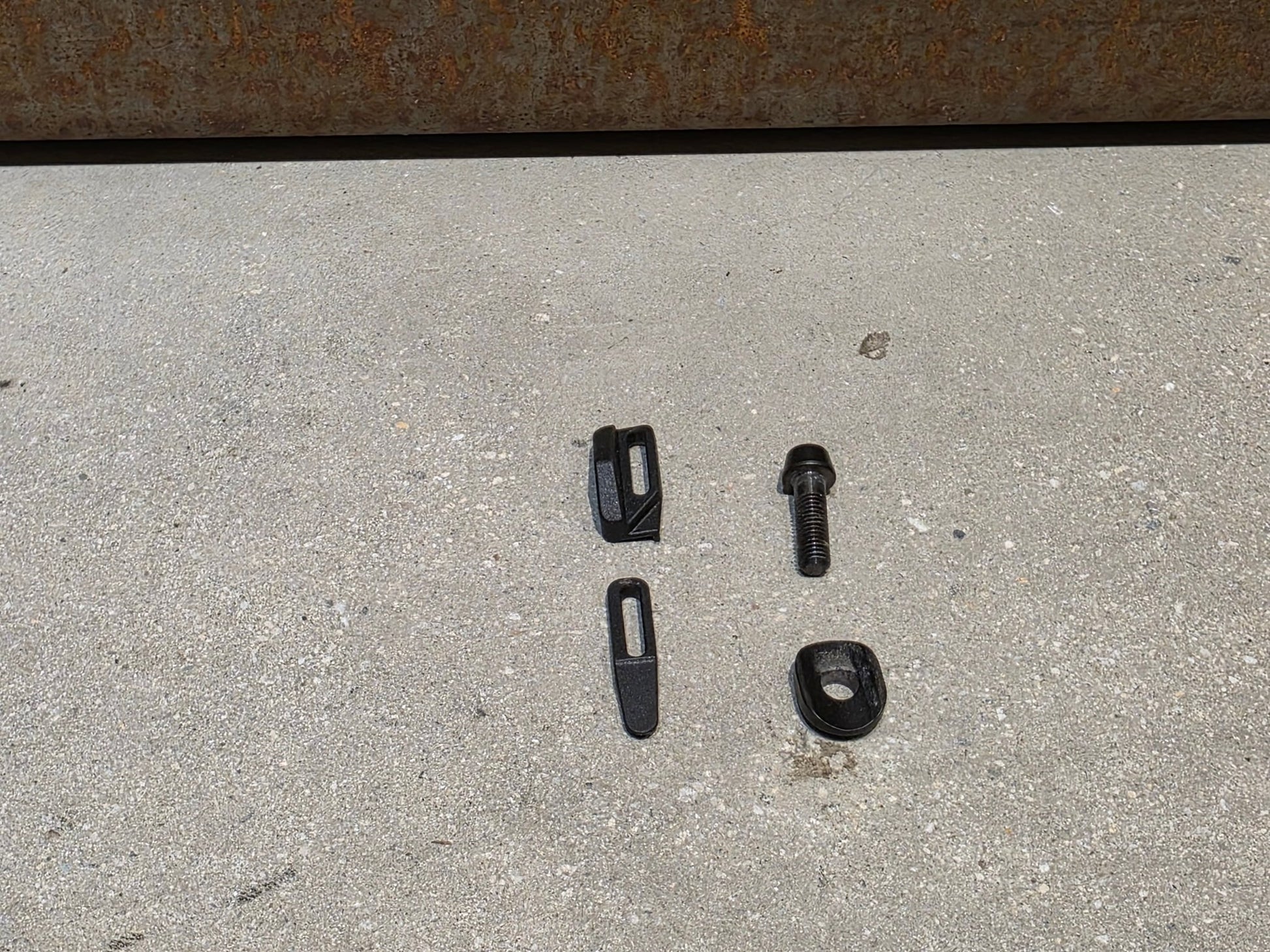 Schaltungsteile von Sram, SRAM RED ETAP 11 FACH UMWERFER vor USEDBIKES - OB.DE Hintergrund