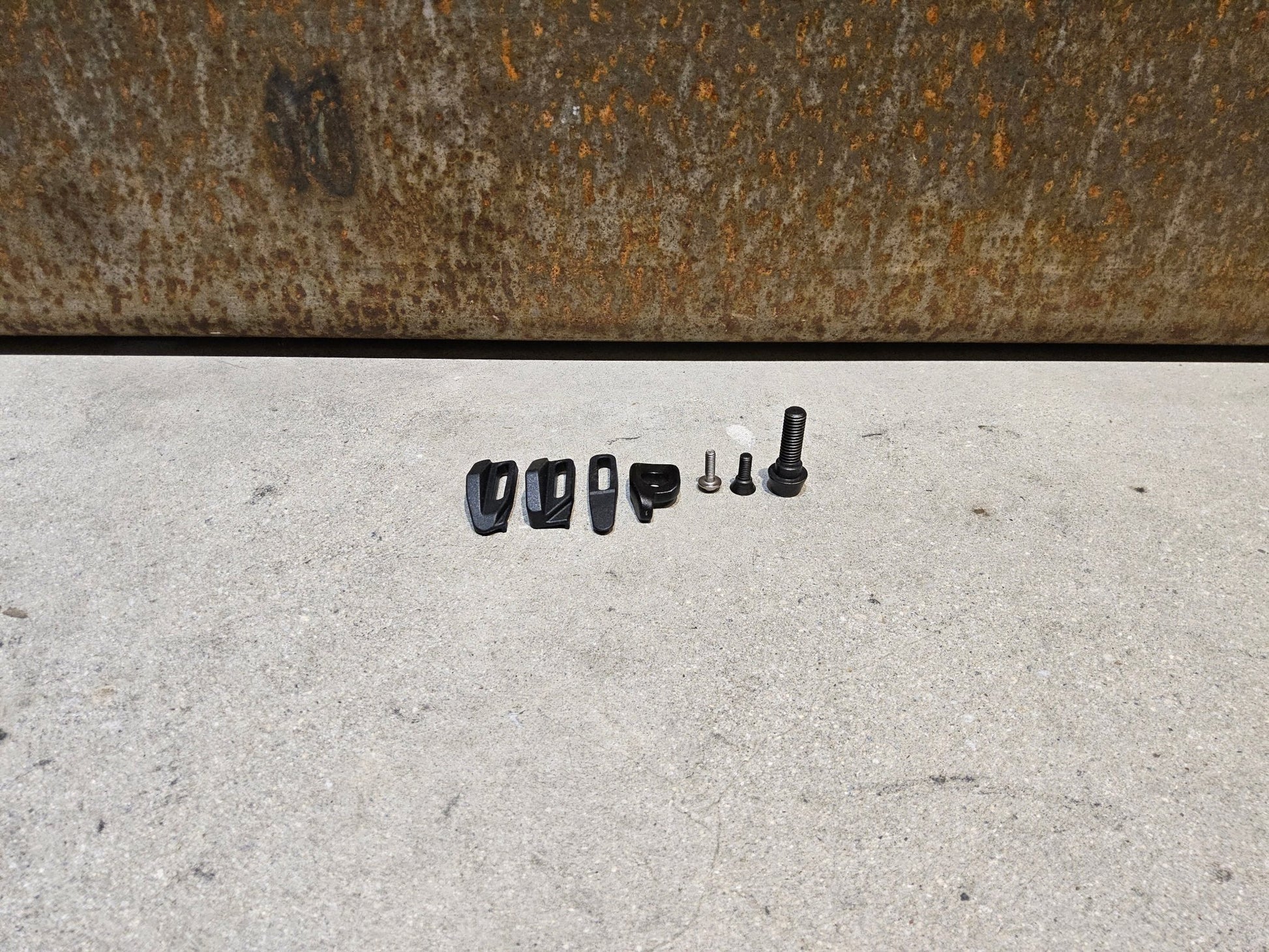 Schaltungsteile von Sram, SRAM RED ETAP 11 FACH UMWERFER vor USEDBIKES - OB.DE Hintergrund