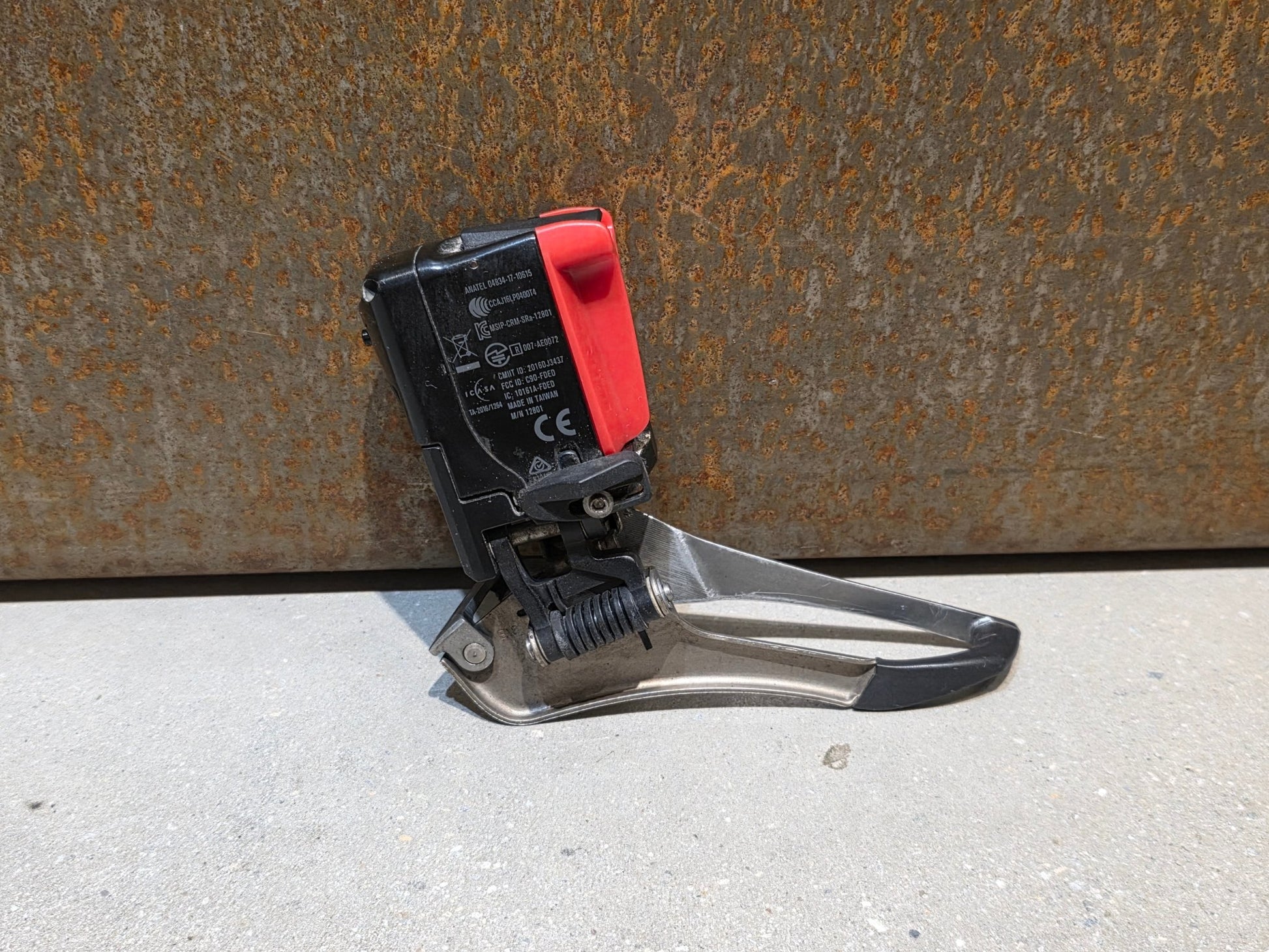 Schaltungsteile von Sram, SRAM RED ETAP 11 FACH UMWERFER vor USEDBIKES - OB.DE Hintergrund