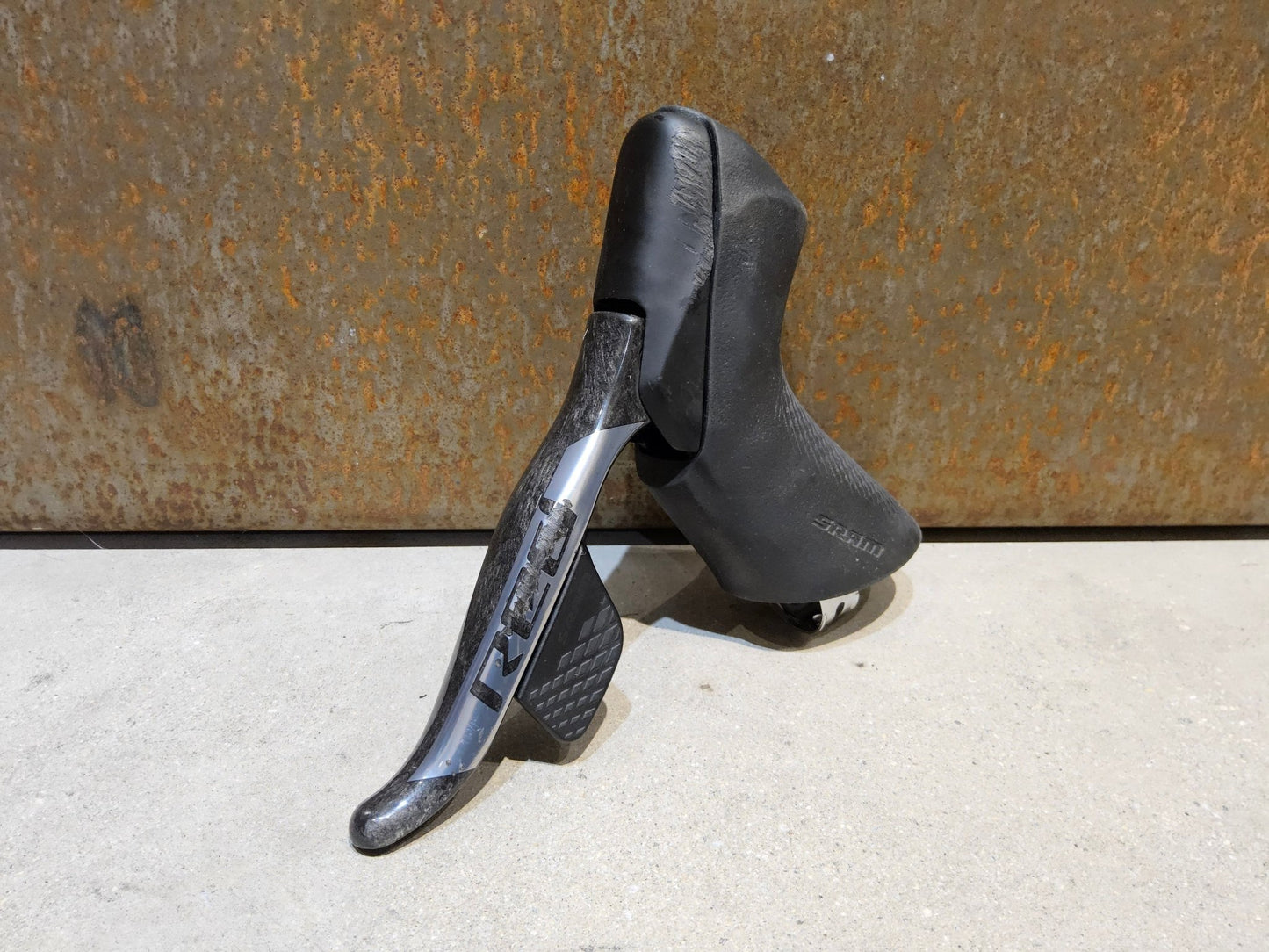 Brems - / Schalthebel von Sram, SRAM RED ETAP AXS BREMS - / SCHALTHEBEL DISC / SET vor USEDBIKES - OB.DE Hintergrund