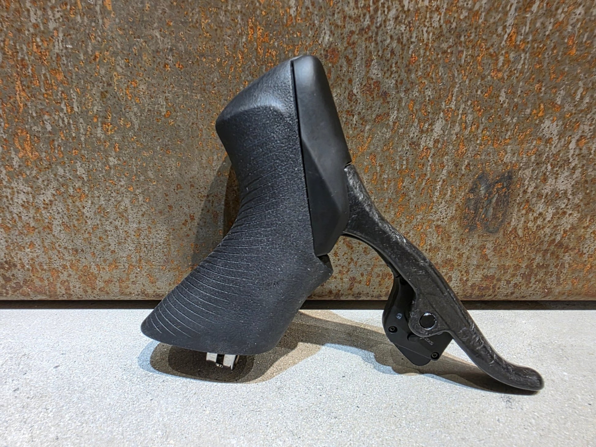 Brems - / Schalthebel von Sram, SRAM RED ETAP AXS D1 BREMS - / SCHALTHEBEL DISC vor USEDBIKES - OB.DE Hintergrund