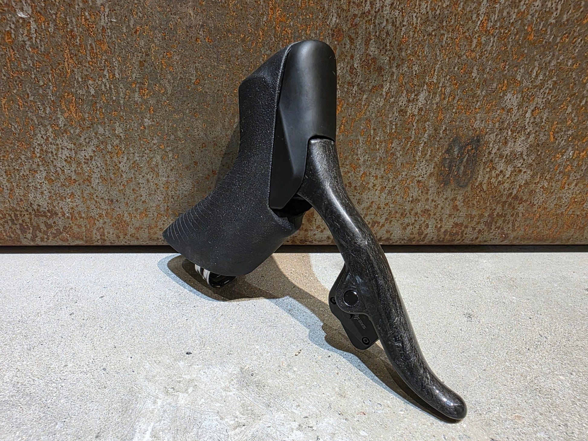 Brems - / Schalthebel von Sram, SRAM RED ETAP AXS D1 BREMS - / SCHALTHEBEL DISC vor USEDBIKES - OB.DE Hintergrund