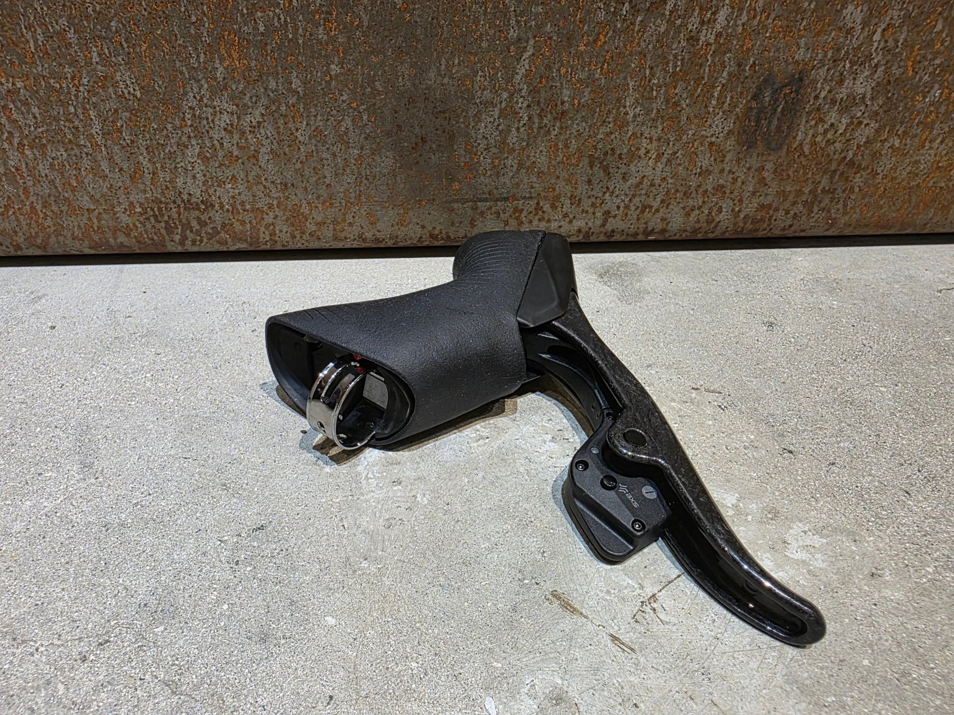 Brems - / Schalthebel von Sram, SRAM RED ETAP AXS D1 BREMS - / SCHALTHEBEL DISC vor USEDBIKES - OB.DE Hintergrund