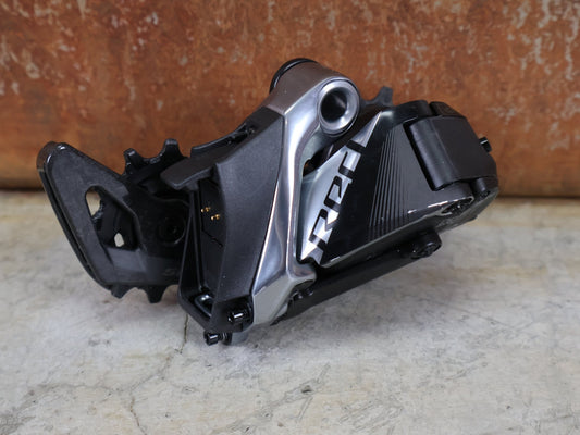 Schaltungsteile von Sram, SRAM RED ETAP AXS D1 SCHALTWERK 12 - FACH – KURZ – 33T / ROAD vor USEDBIKES - OB.DE Hintergrund