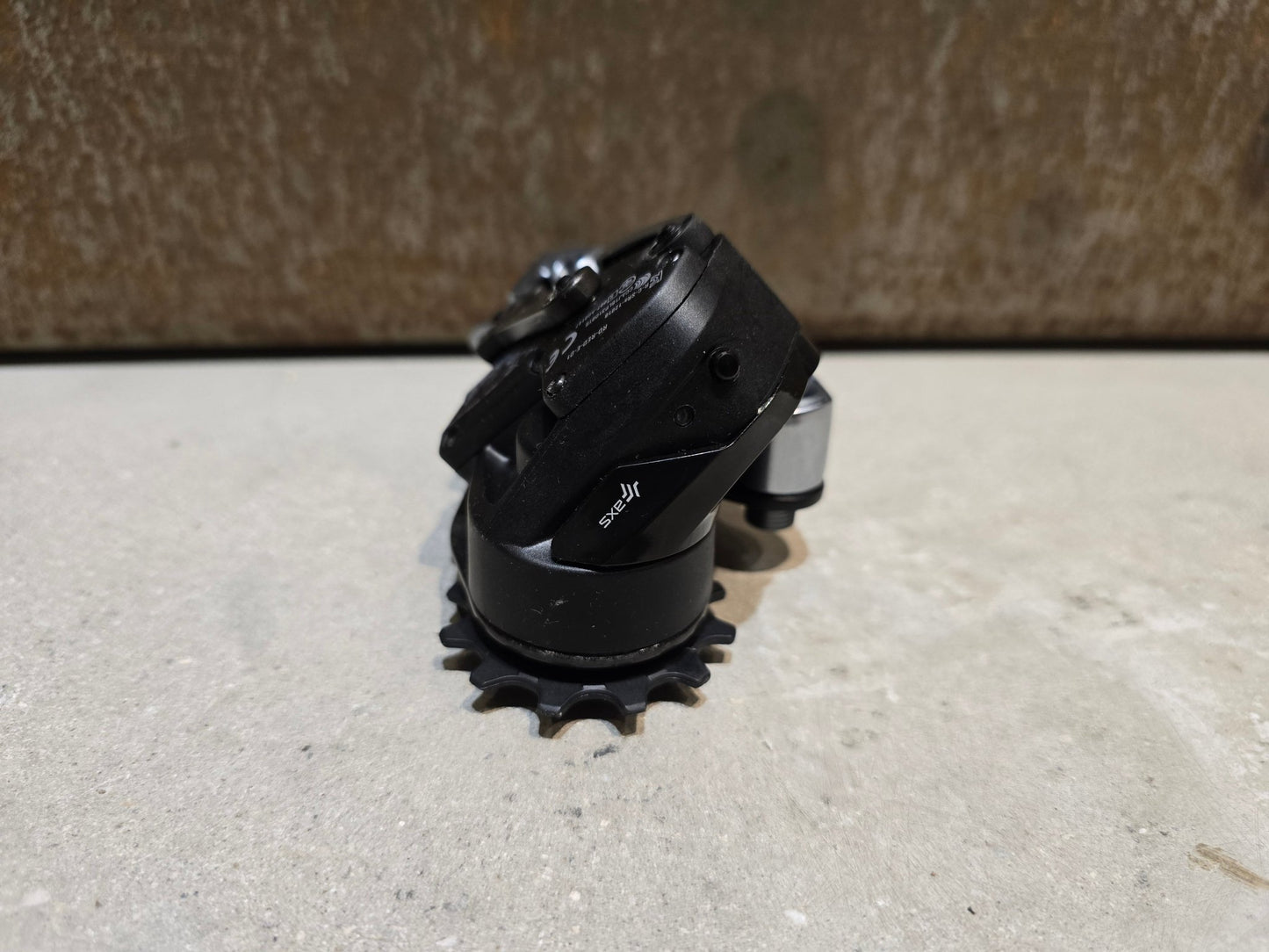 Schaltungsteile von Sram, SRAM RED ETAP AXS SCHALTWERK 12 FACH D1 / 33T in variant_title vor USEDBIKES - OB.DE Hintergrund