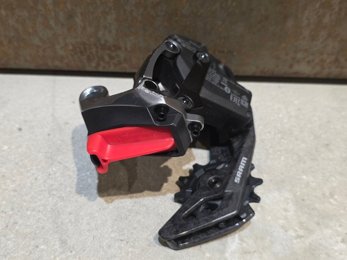 Schaltungsteile von Sram, SRAM RED ETAP AXS SCHALTWERK 12 FACH D1 / 33T vor USEDBIKES - OB.DE Hintergrund