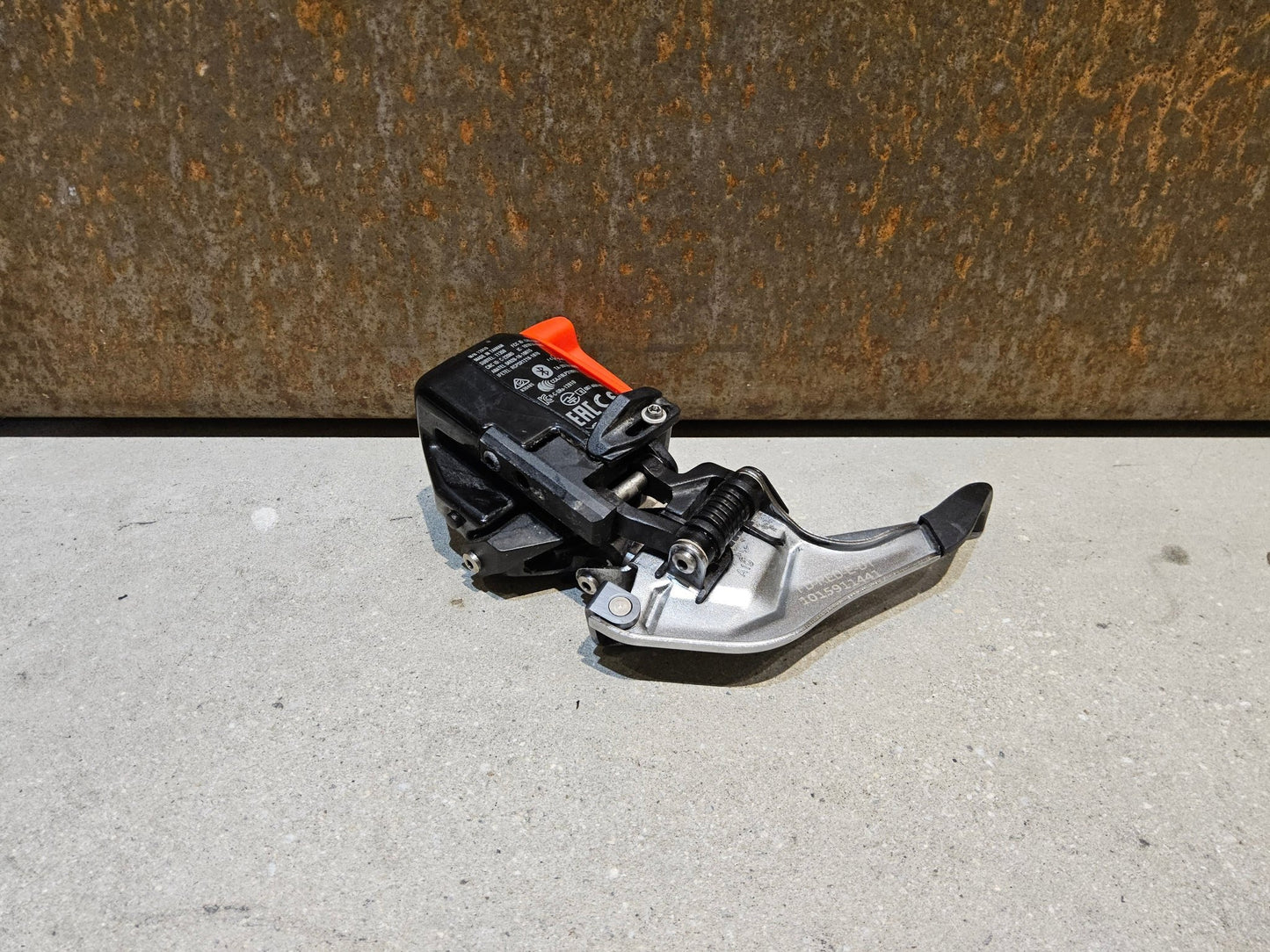 Schaltungsteile von Sram, SRAM RED ETAP AXS UMWERFER 12 FACH vor USEDBIKES - OB.DE Hintergrund