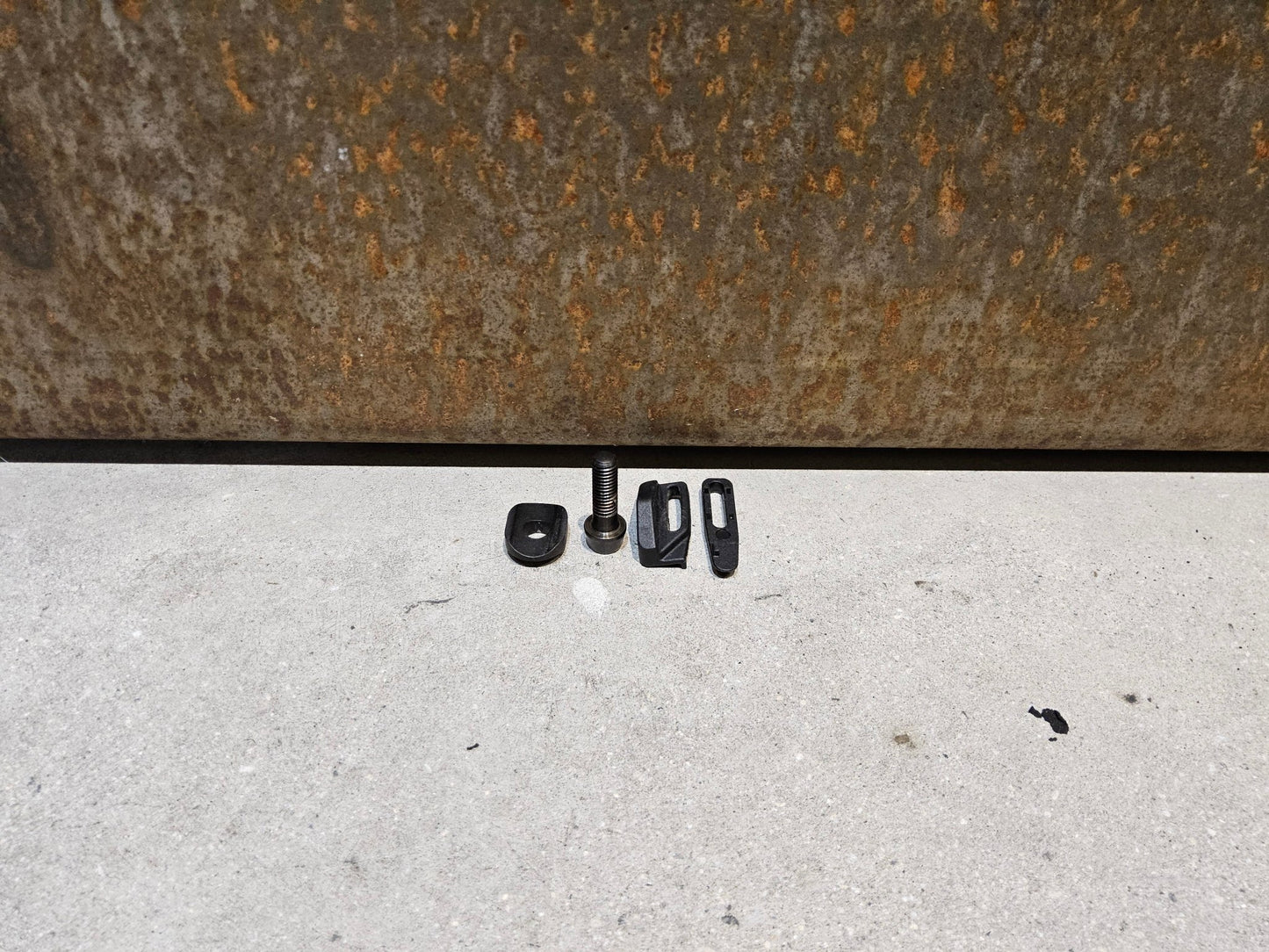 Schaltungsteile von Sram, SRAM RED ETAP AXS UMWERFER 12 FACH vor USEDBIKES - OB.DE Hintergrund